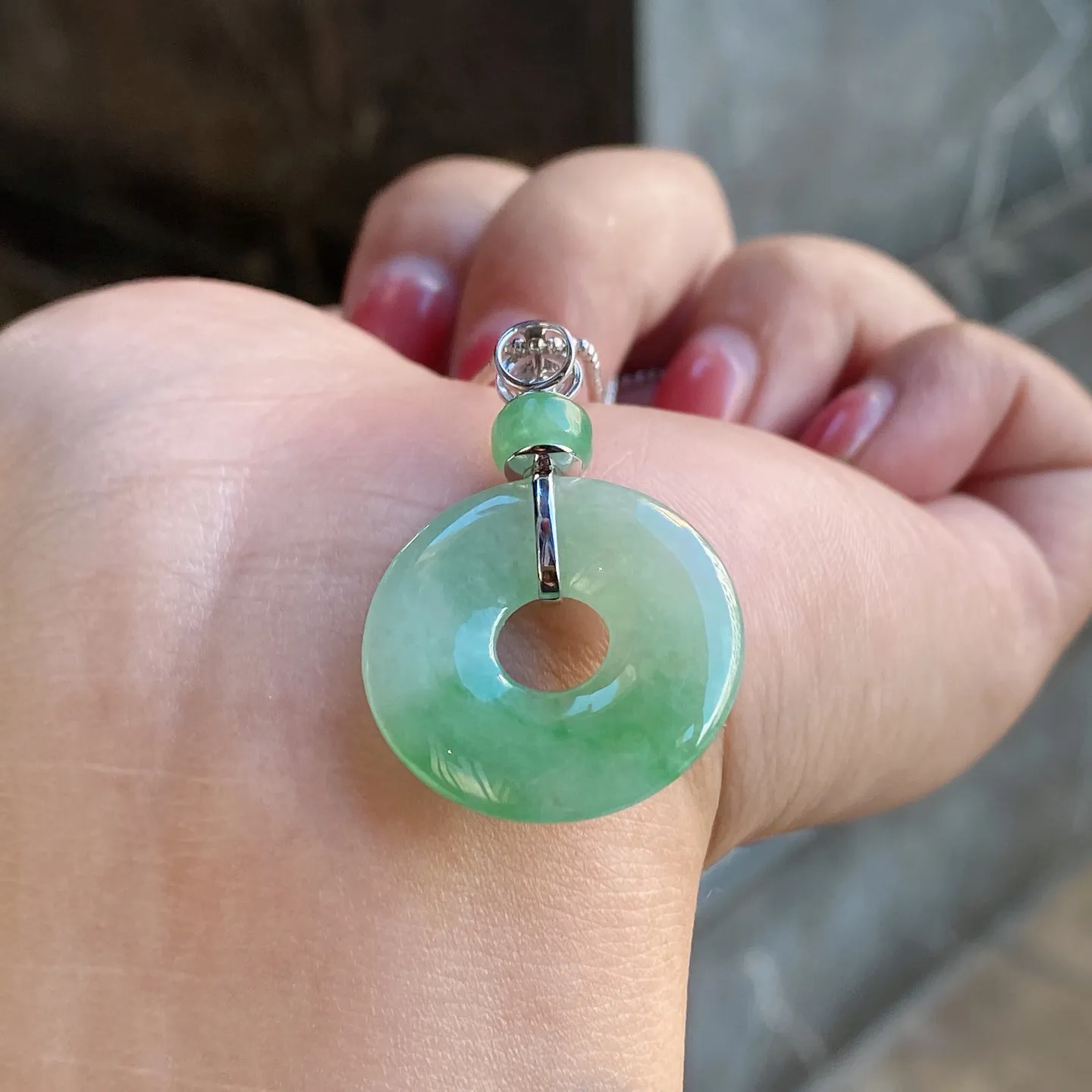 冰糯种飘绿平安圈吊坠 尺寸36.3-22.5-4.3毫米