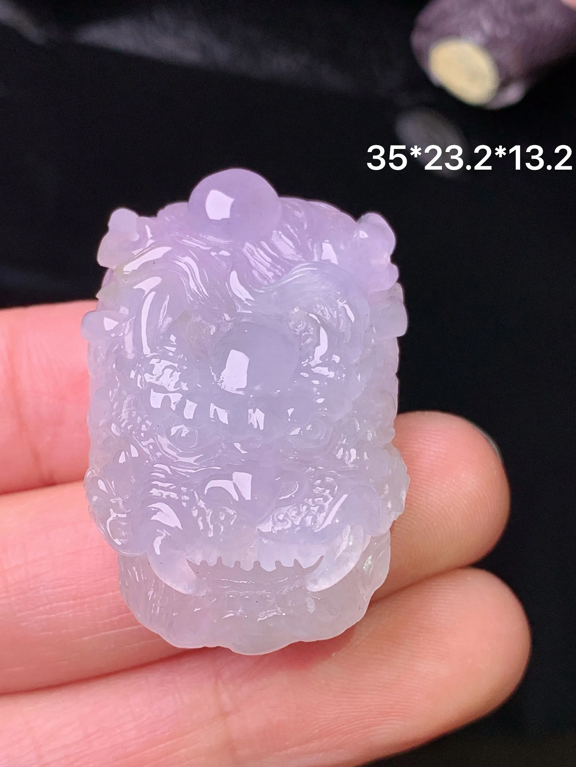 淡紫罗兰龙头吊坠 玉质细腻 色泽清新艳丽 整体尺寸35*23.2*13.2