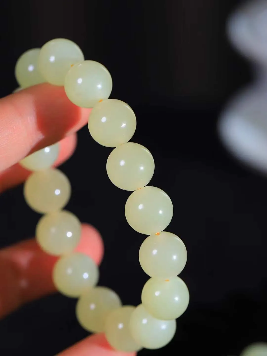 一套【珠圆玉润.套装】

精品和田玉黄口珠圆玉润项链 戒圈玉质细腻油润 饱满光滑 质朴无华，悠远简单，人心境界远，百世修炼深，心灵常驻善意持，觉悟人生百世修。项链重112.2克 尺寸取一12mm   手串重43.7克  尺寸取一12mm  75115220A