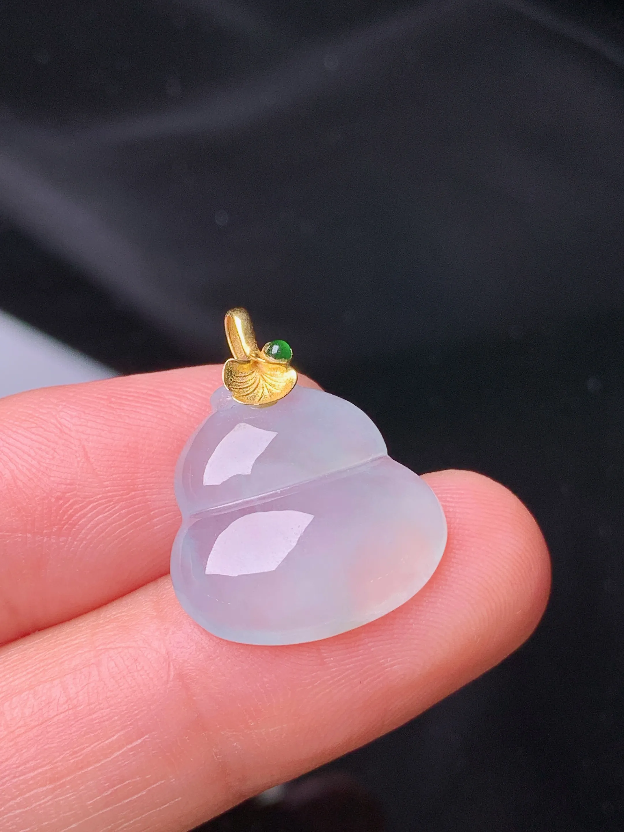 18k金镶嵌冰种葫芦吊坠 玉质细腻 色泽清新艳丽 整体尺寸21*16.8*5