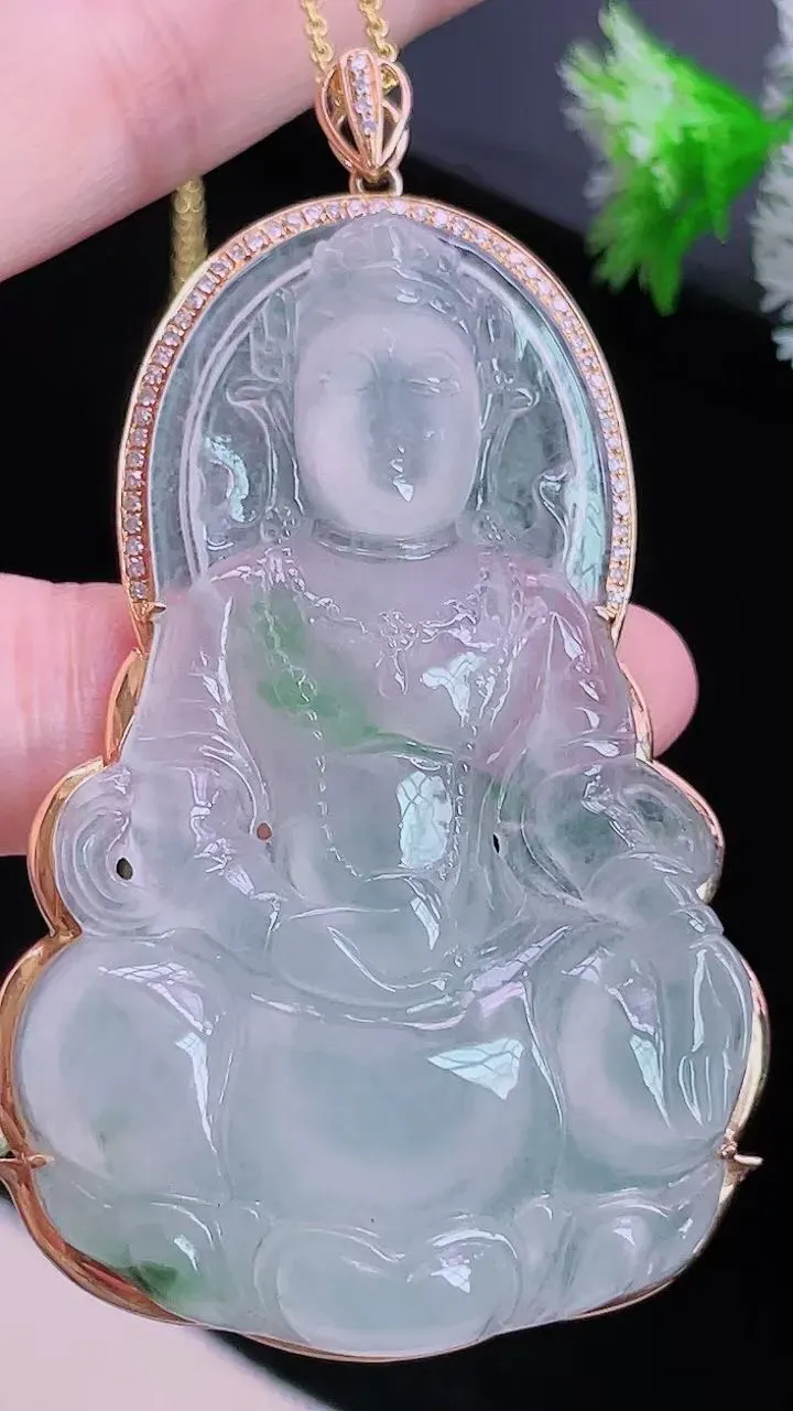 【翡翠名称】老坑种18K金豪镶冰飘花观音挂件
【翡翠尺寸】含金66.4/39/7.9mm mm
【翡翠描述】缅甸天然翡翠A货，种老水足，玉质细腻，色泽靓丽，性价比高，佩戴效果好！