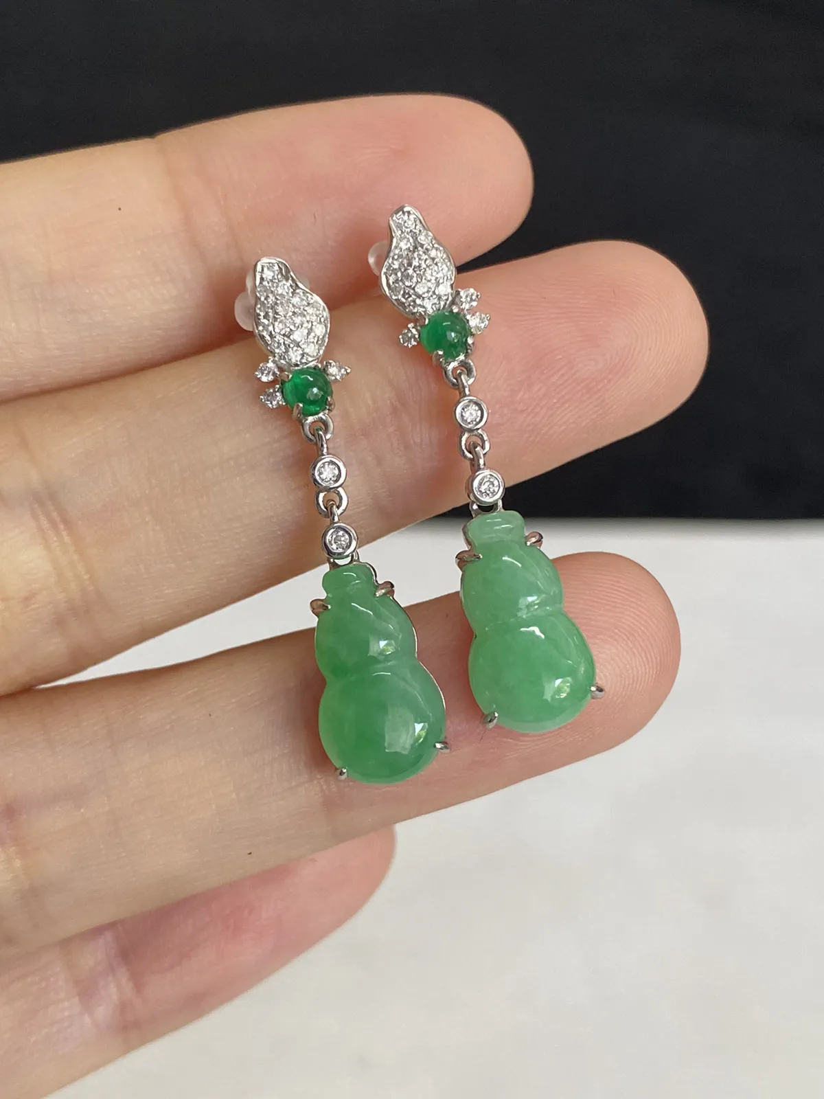 翡翠耳坠，印记：Au750,伴钻石（无色）