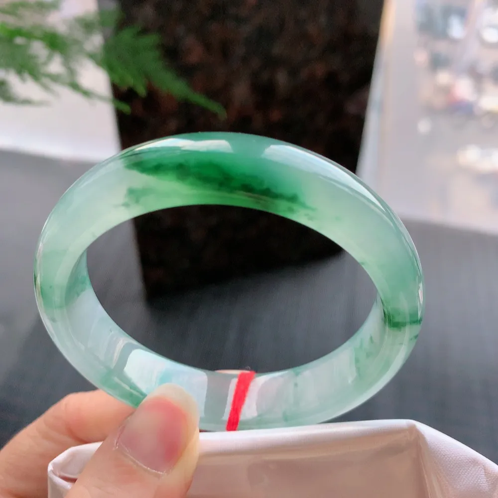 正圈冰玻辣绿 无瑕 尺寸:55.1/13.6/7.7 种色俱佳