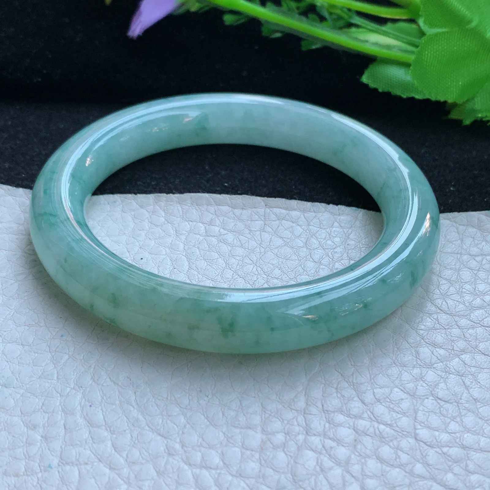 js自然光56*10.5美人镯 缅甸翡翠a货玉手镯冰飘花圆条玉手环