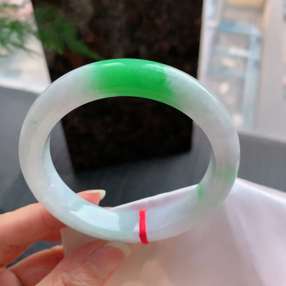 正圈冰糯阳绿 无瑕 尺寸:58.5/12.5/9.1 色好