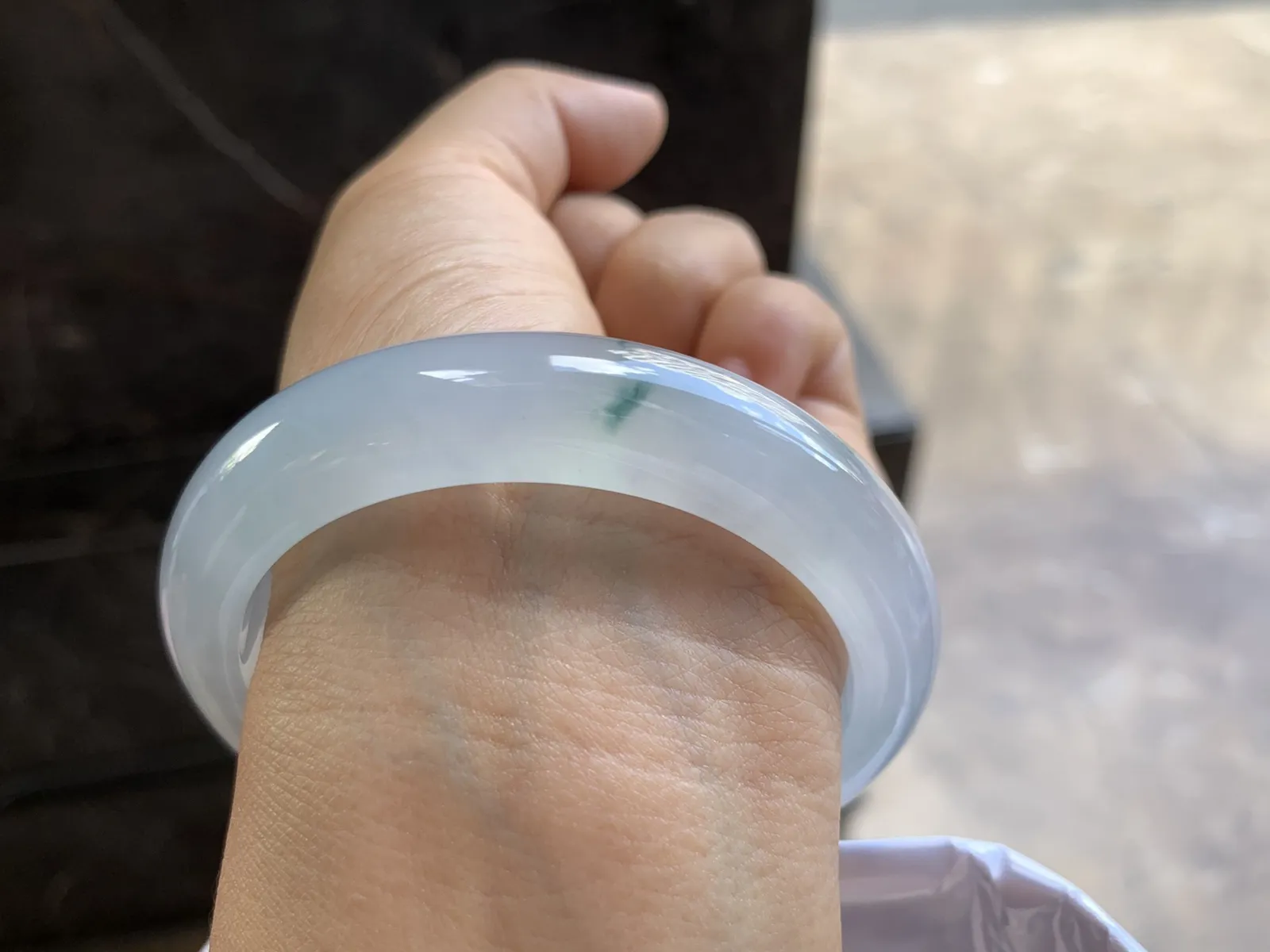 56.5-13-8.5mm
冰种飘花手镯 水润光泽 清爽干净