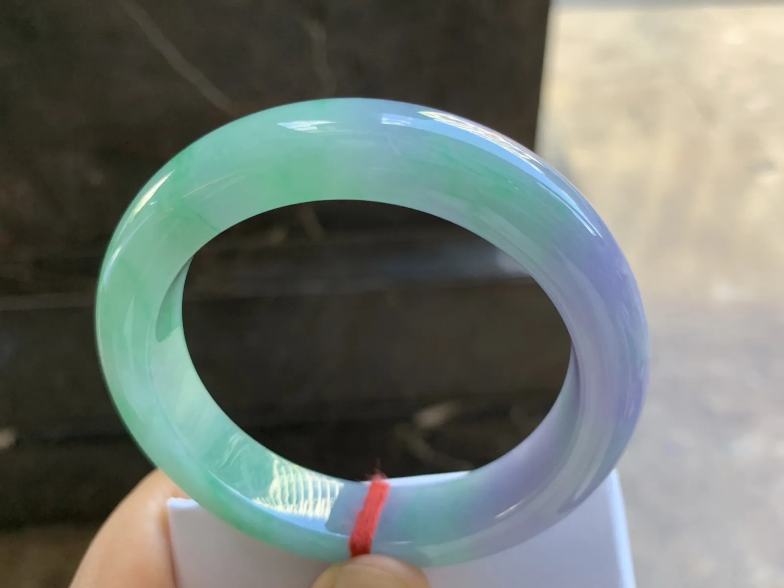 56-13-9.8mm
春彩手镯 底子细腻 颜色漂亮 上手大气