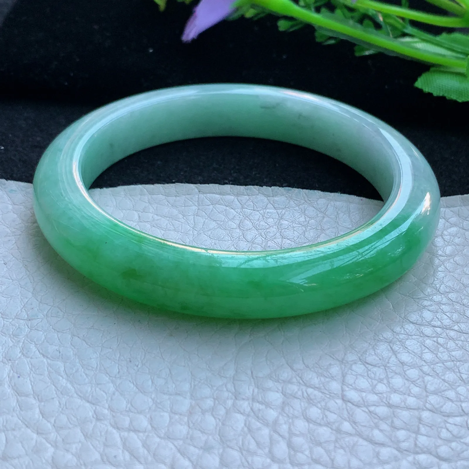jx自然光58.5*10.6*9平安镯 缅甸翡翠a货玉手镯飘辣绿厚装宽边玉手环