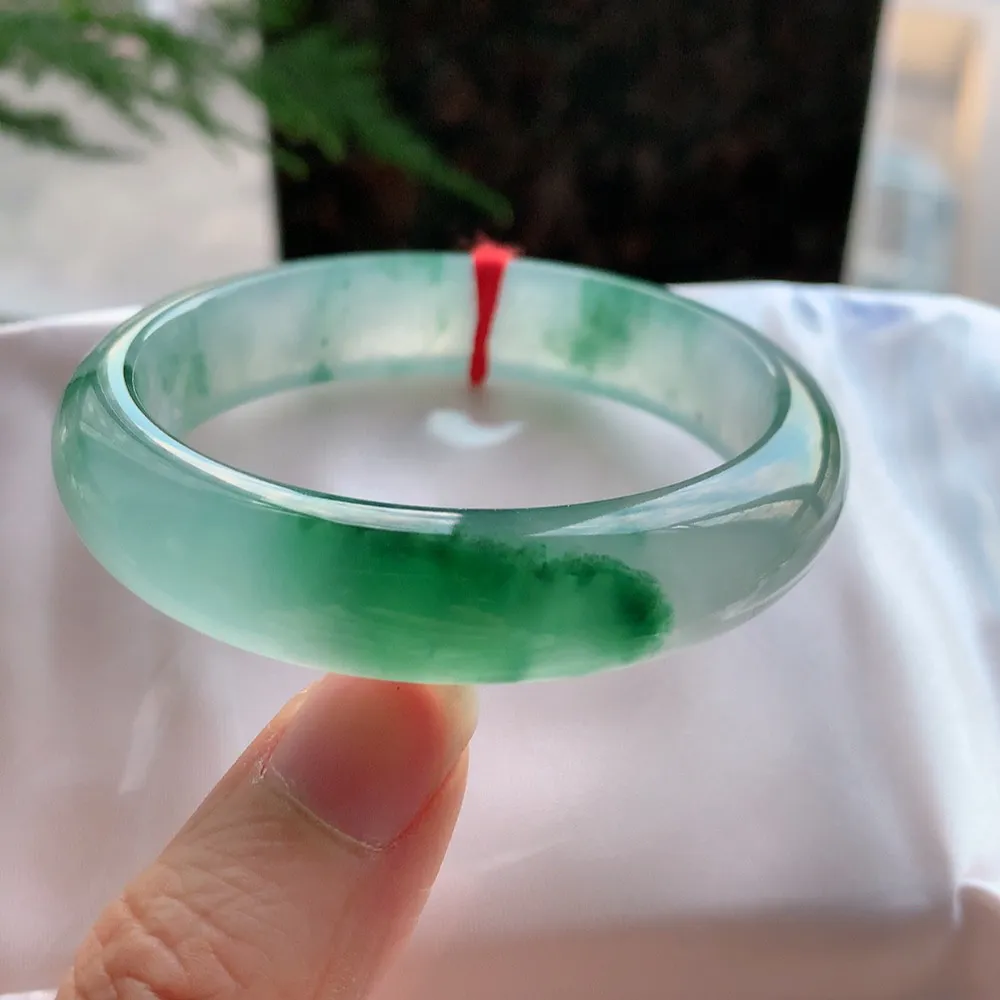 正圈冰玻辣绿 无瑕 尺寸:55.1/13.6/7.7 种色俱佳