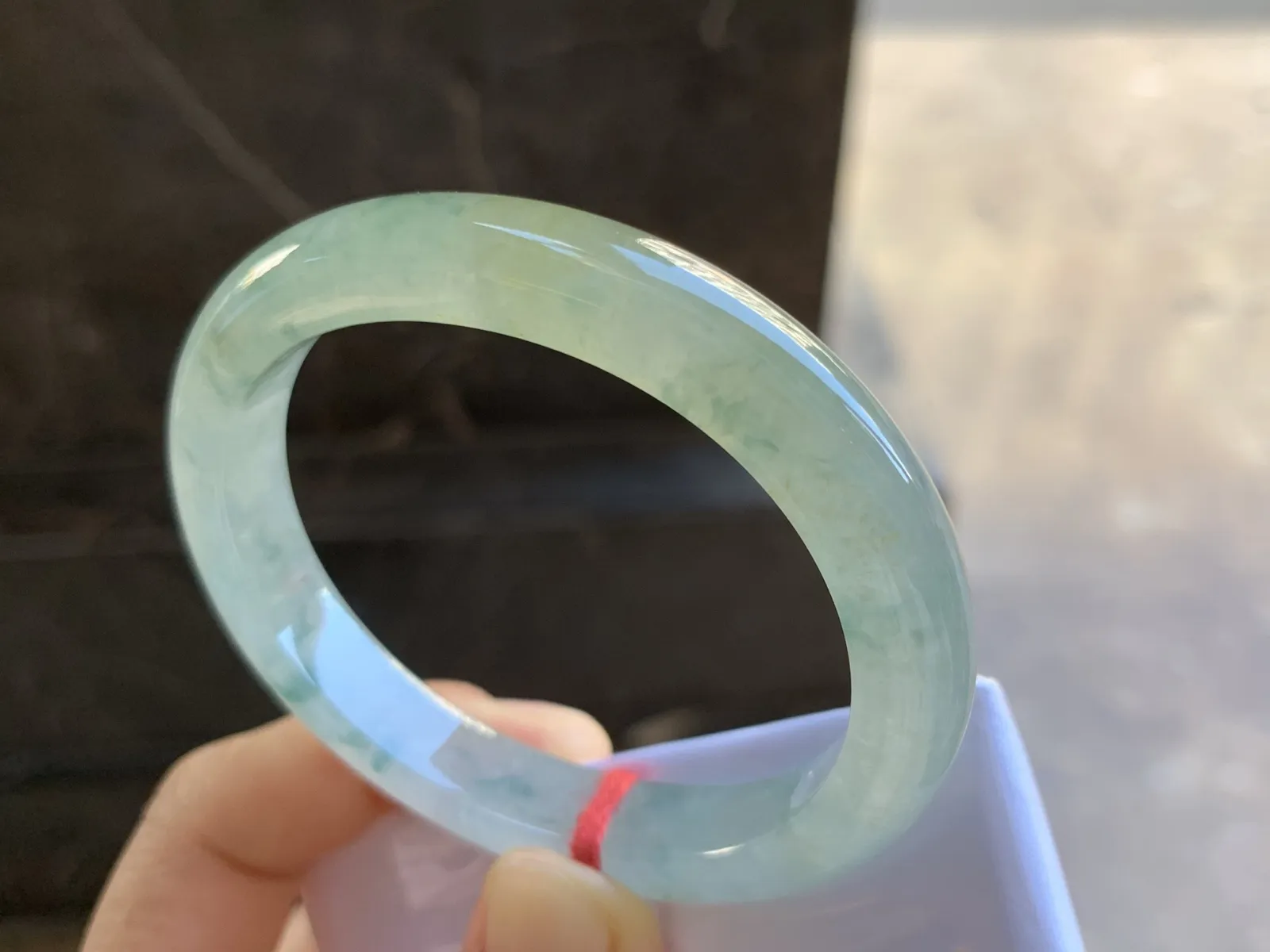 55.5-9.7-7.7mm
冰种黄翡飘花贵妃手镯 水润光泽 颜色漂亮 正圈52/53可带