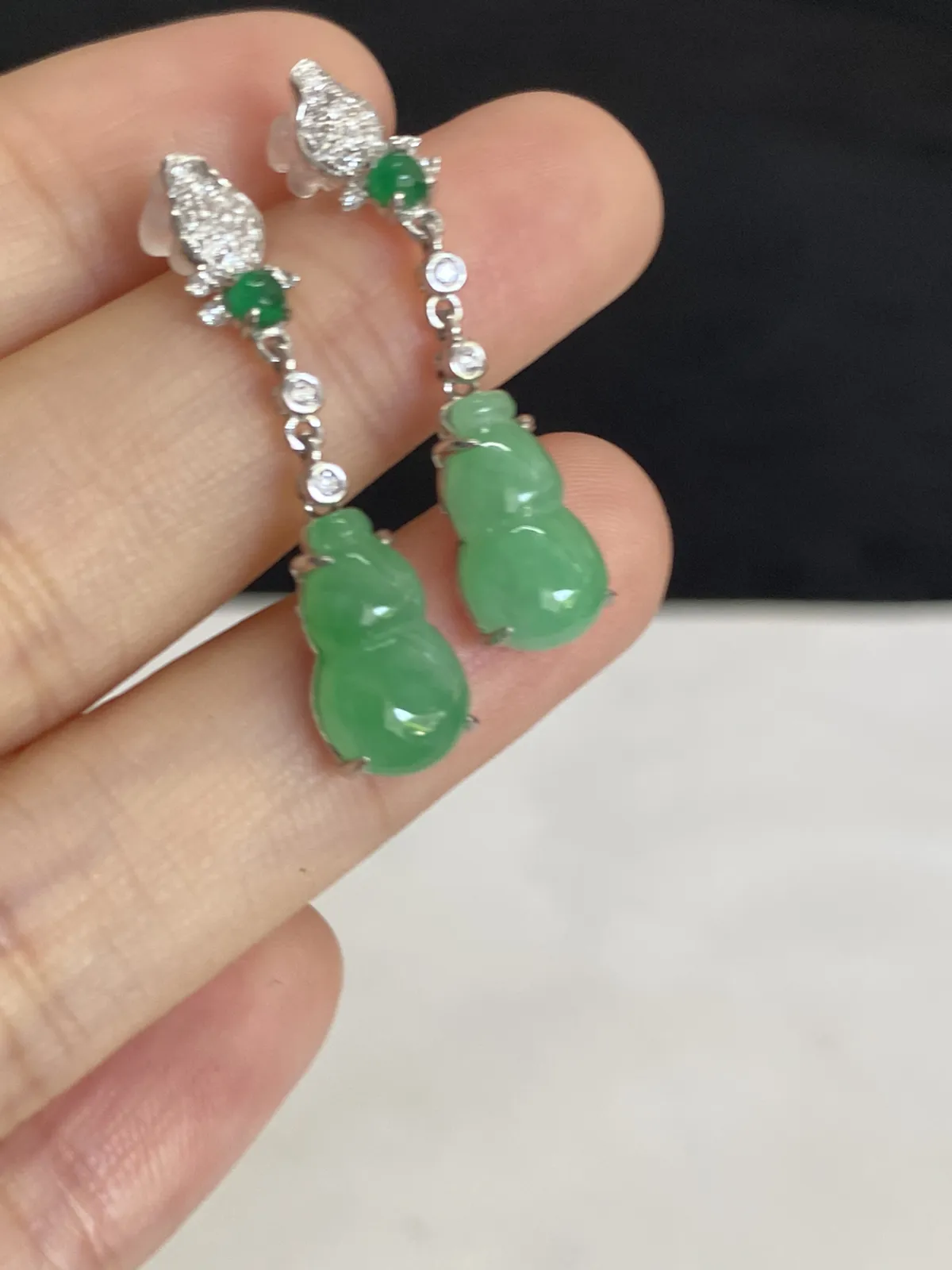 翡翠耳坠，印记：Au750,伴钻石（无色）