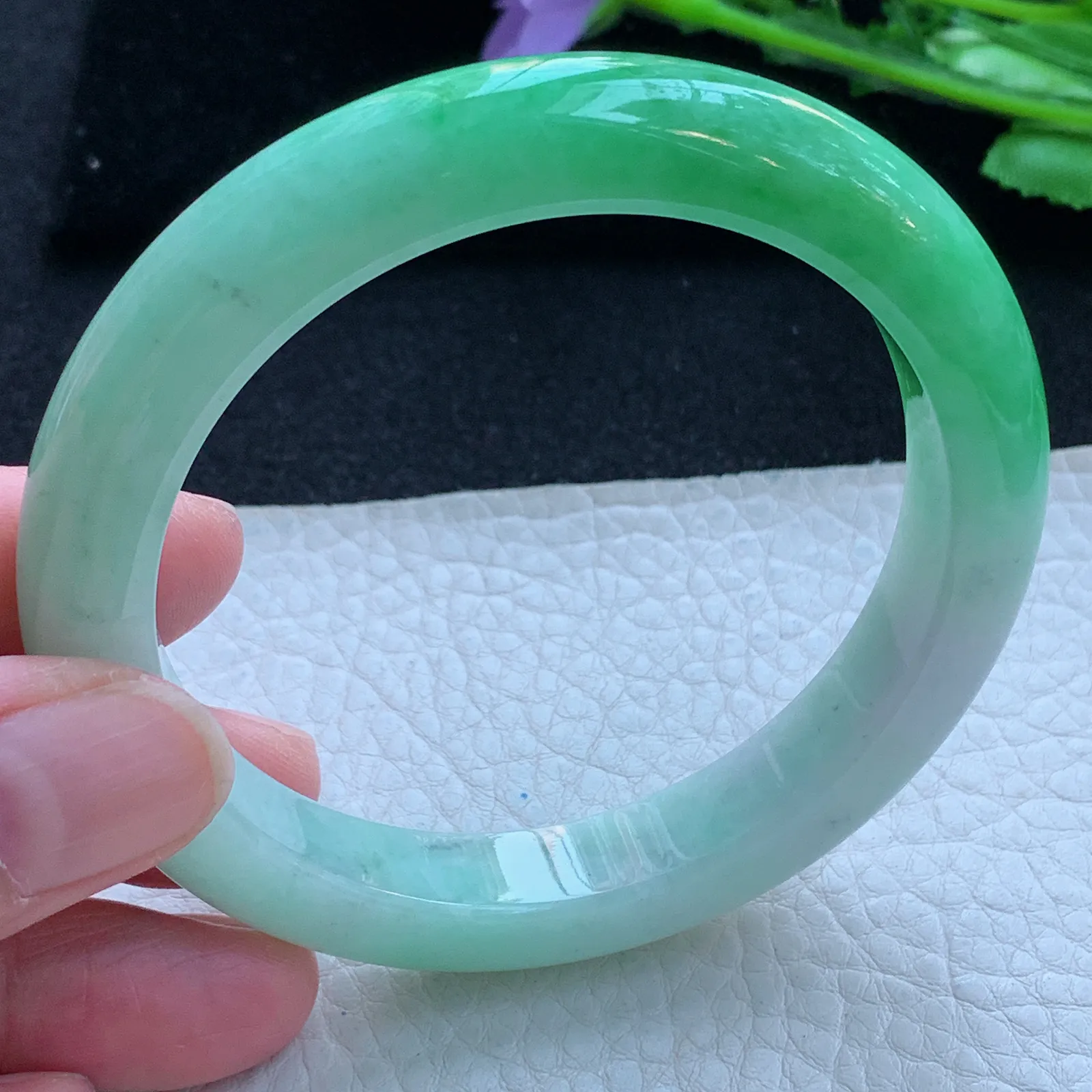 jx自然光58.5*10.6*9平安镯 缅甸翡翠a货玉手镯飘辣绿厚装宽边玉手环