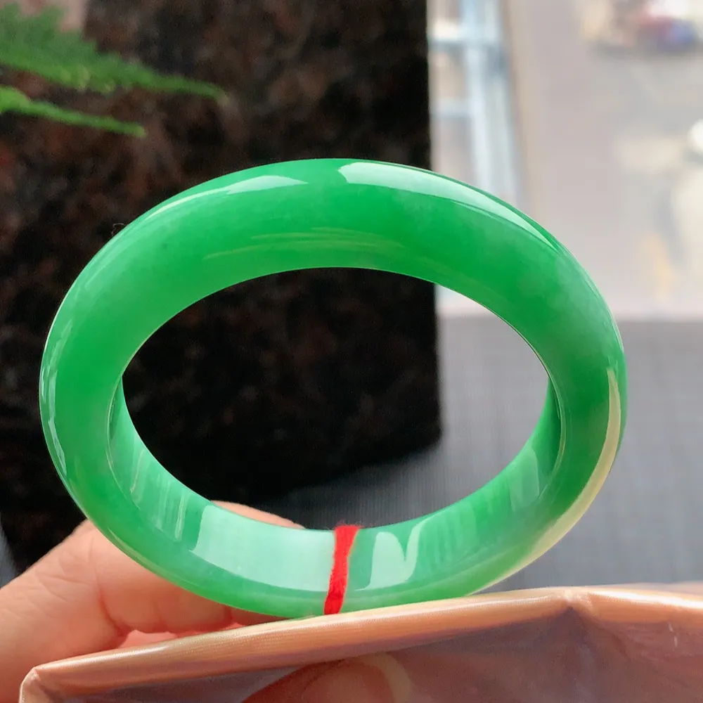 正圈满色阳绿 无瑕 尺寸:55.1/12.6/9.1满绿