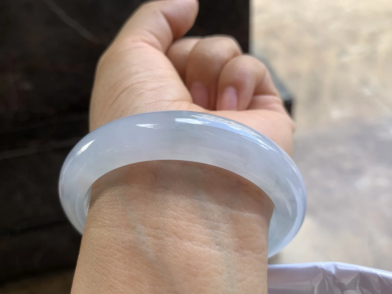 56.5-13-8.5mm
冰种飘花手镯 水润光泽 清爽干净