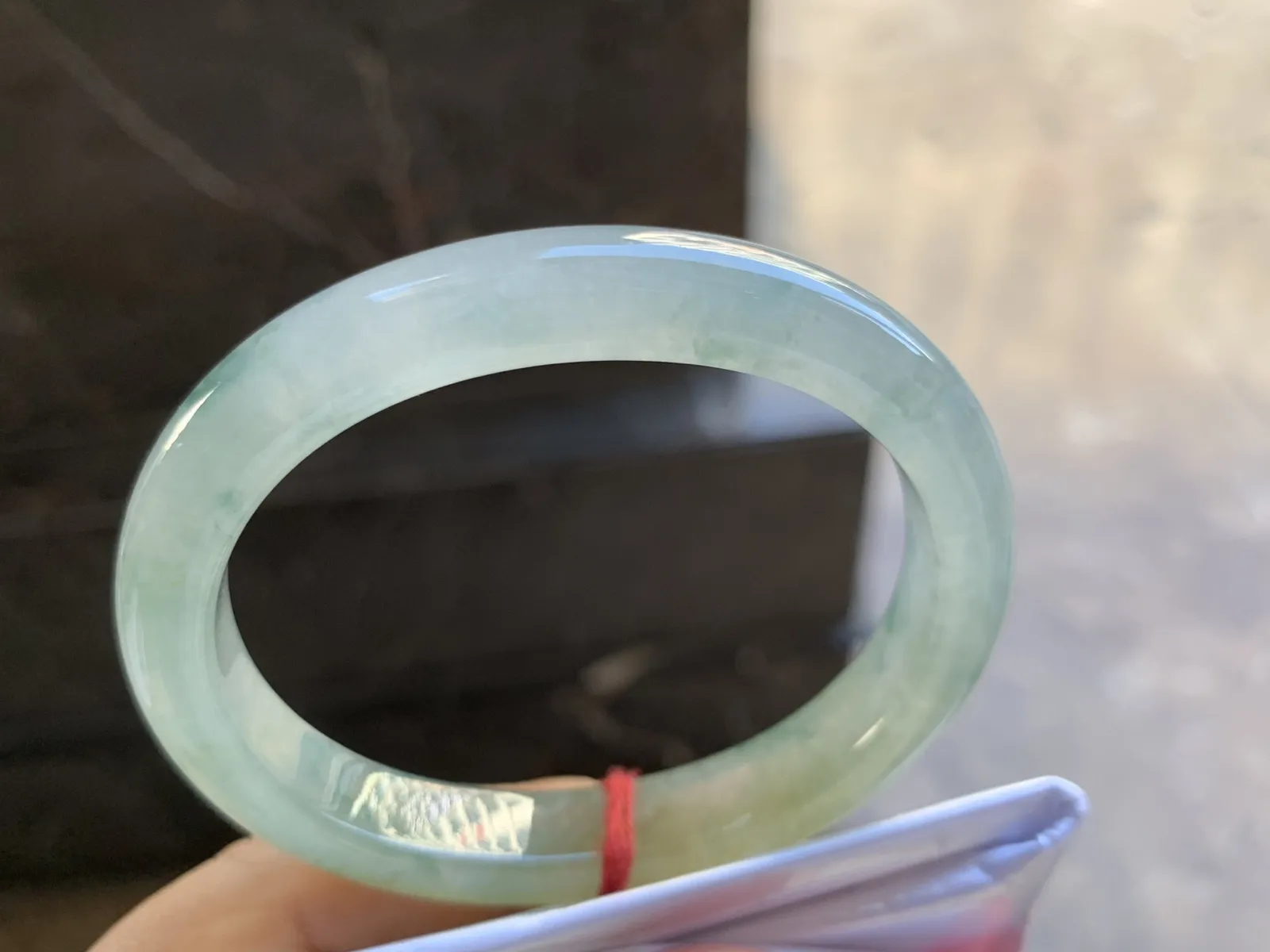 55.5-9.7-7.7mm
冰种黄翡飘花贵妃手镯 水润光泽 颜色漂亮 正圈52/53可带