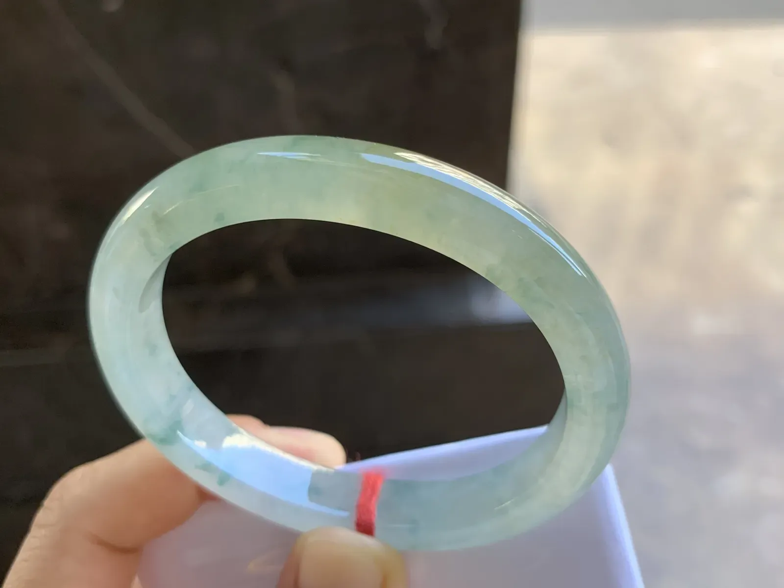 55.5-9.7-7.7mm
冰种黄翡飘花贵妃手镯 水润光泽 颜色漂亮 正圈52/53可带