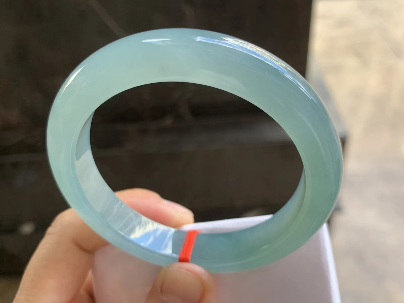 57.5-11.8-9mm
冰种晴水手镯 水润光泽 颜色清新