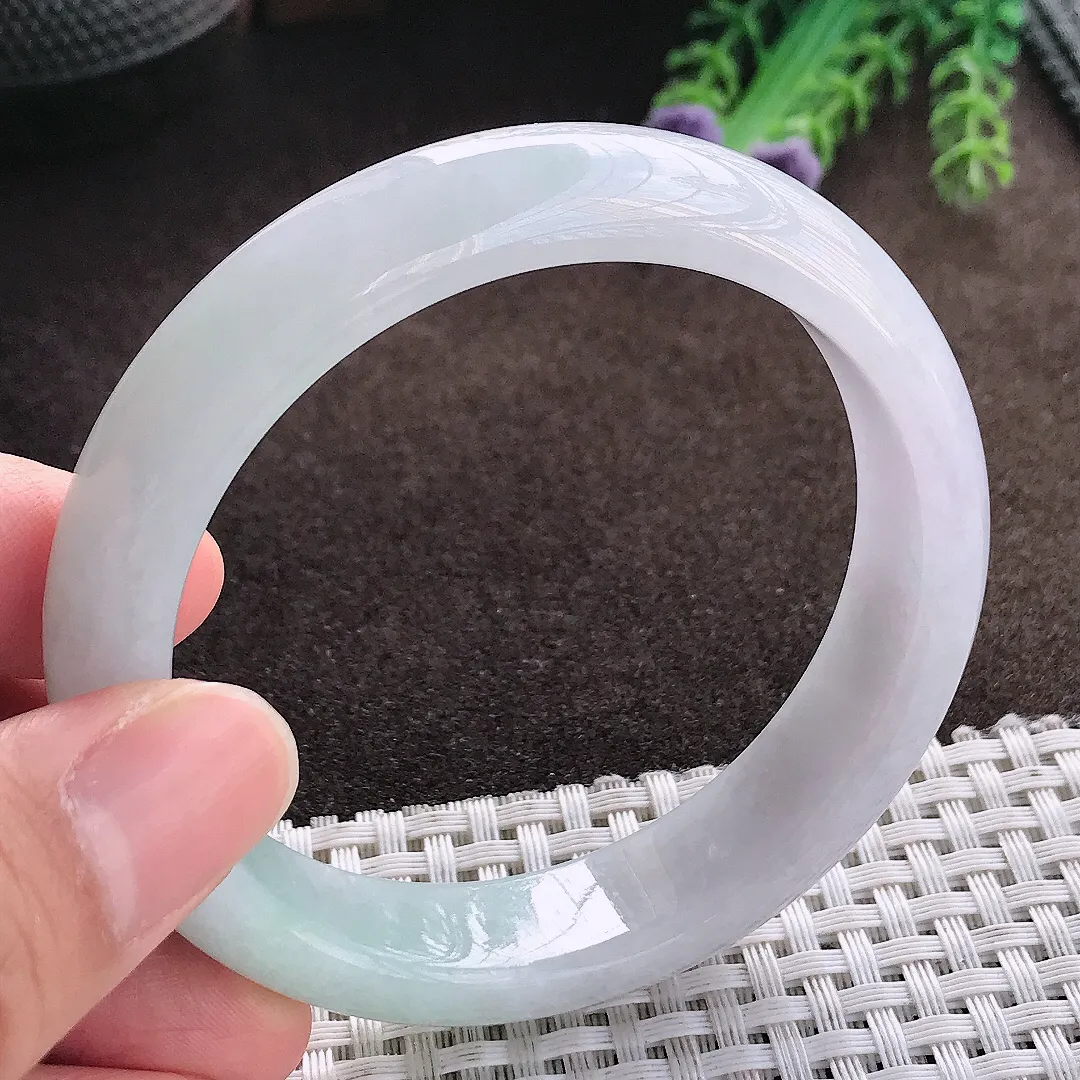 天然a货翡翠57/13.6/8.1老坑冰润水灵手镯宽边玉手镯