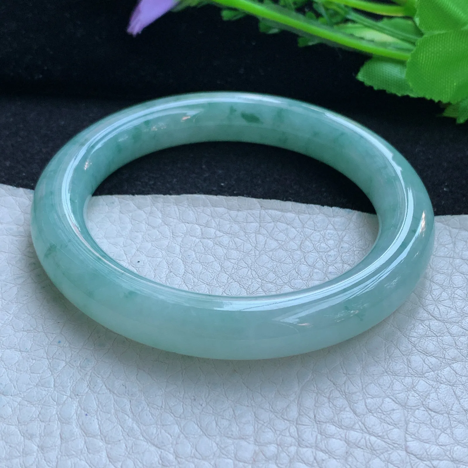 js自然光56*10.5美人镯 缅甸翡翠a货玉手镯冰飘花圆条玉手环