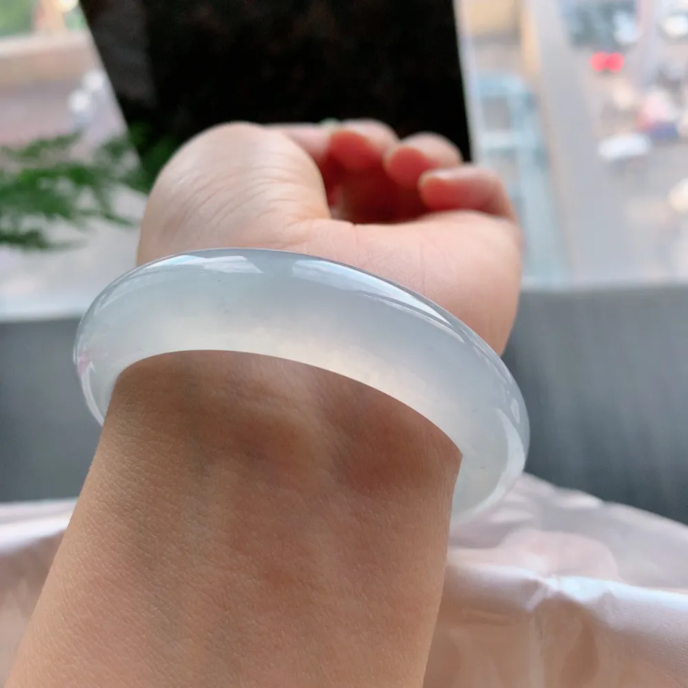 正圈高冰种 无瑕 尺寸:53.8/13.9/7.9 宽版 荧光闪闪