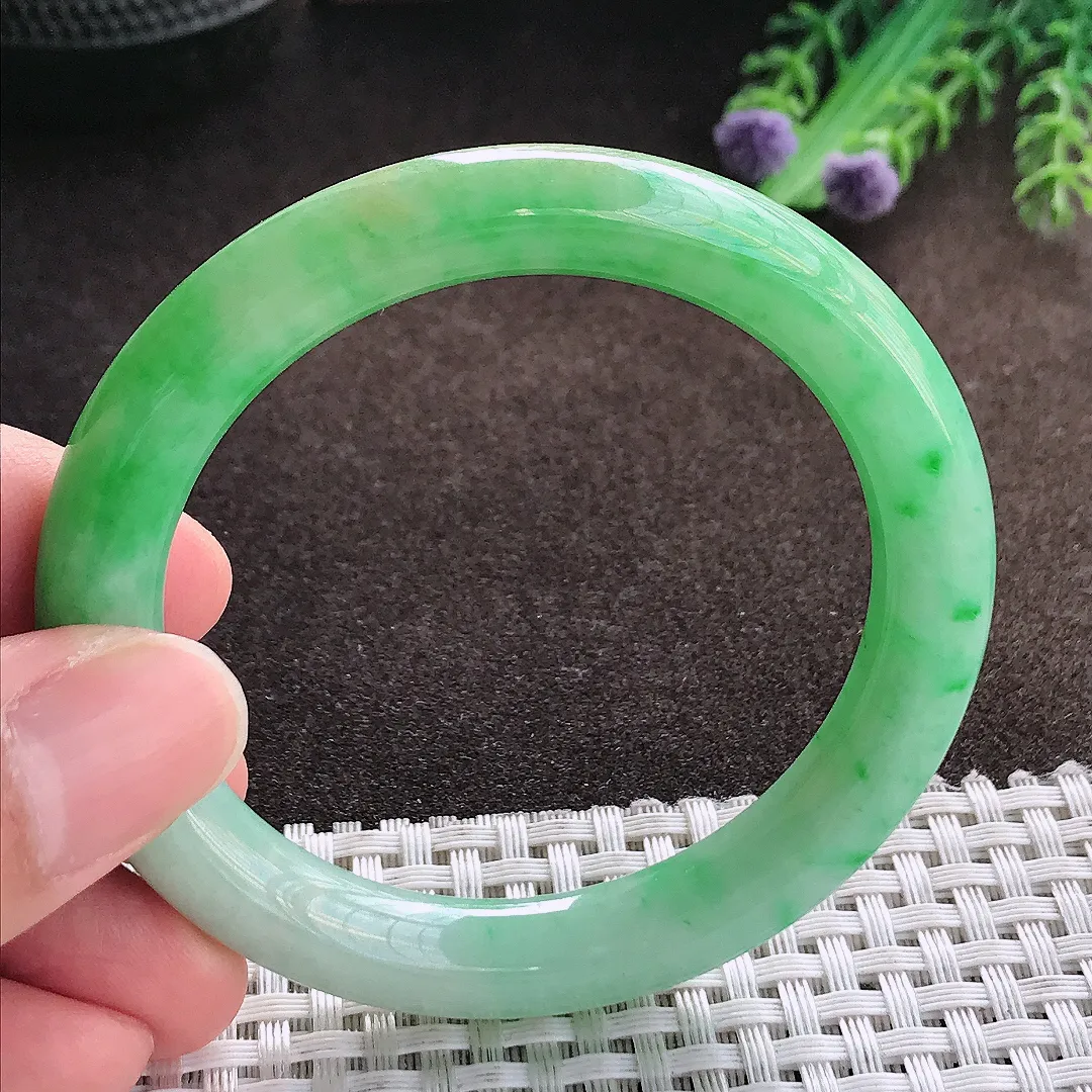 天然a货翡翠52/9.1/8.9老坑精美温润飘阳绿圆条手镯玉手镯