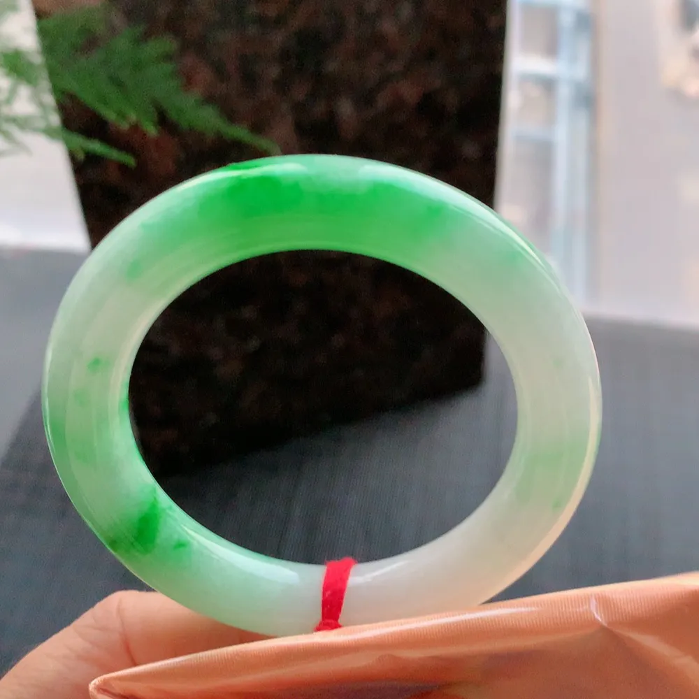 圆条冰糯阳绿 微皮纹 尺寸:54.9/11.2