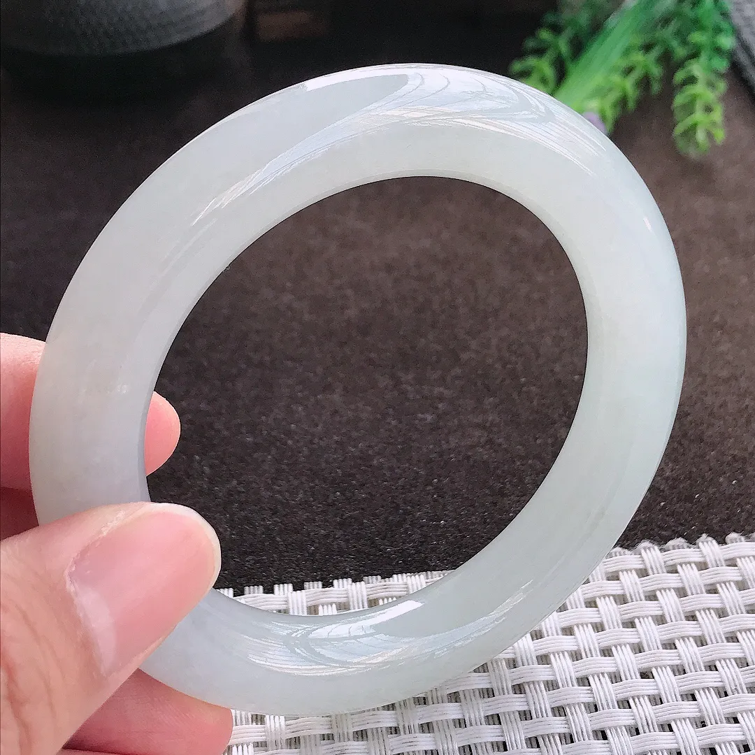 天然a货翡翠56.5/11.6老坑冰胶水灵月光白圆条手镯玉手镯