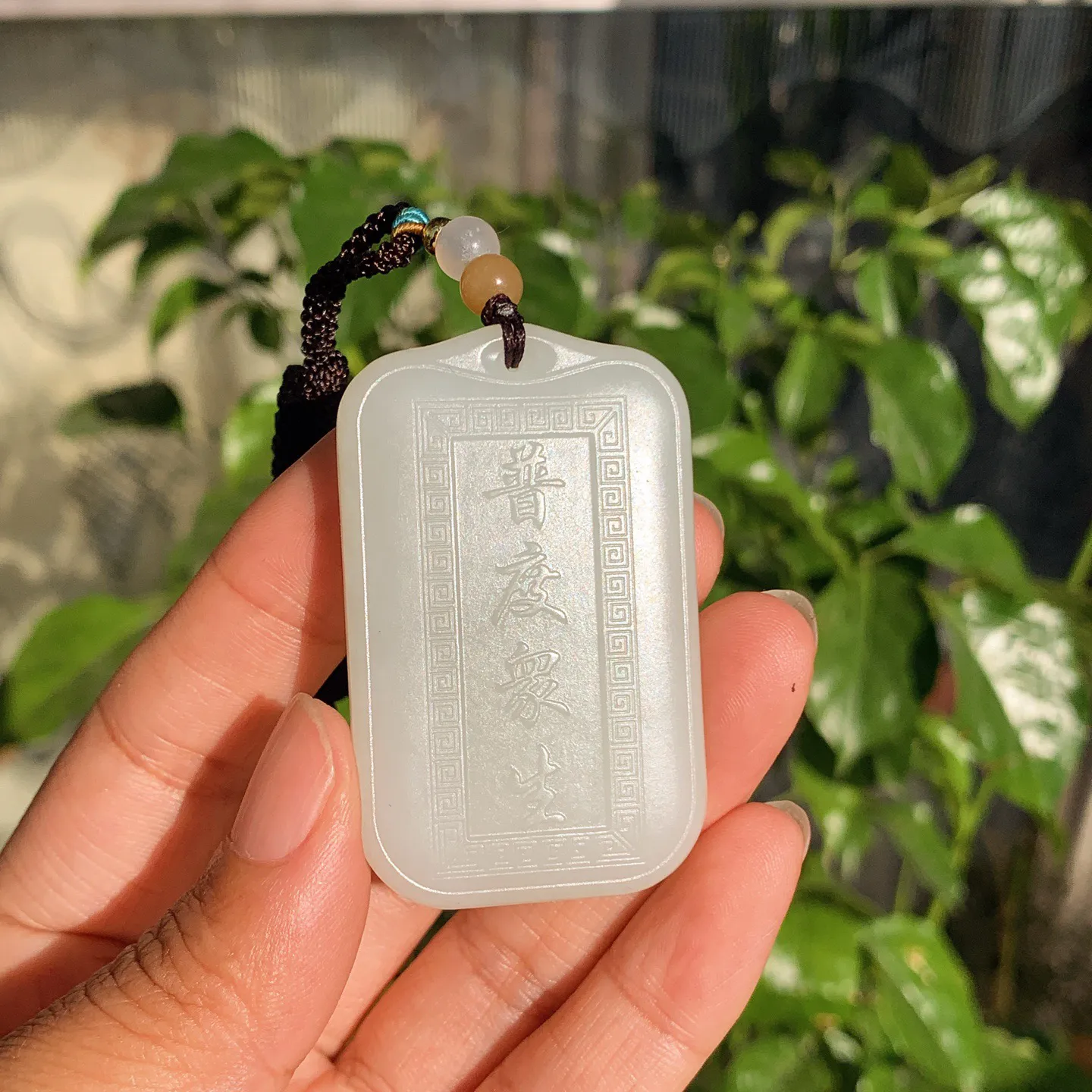 和田玉白玉文殊菩萨牌子挂件。尺寸53/33/9.5重39.5克。玉质细腻油润。手推出油。品相大气。lt251120