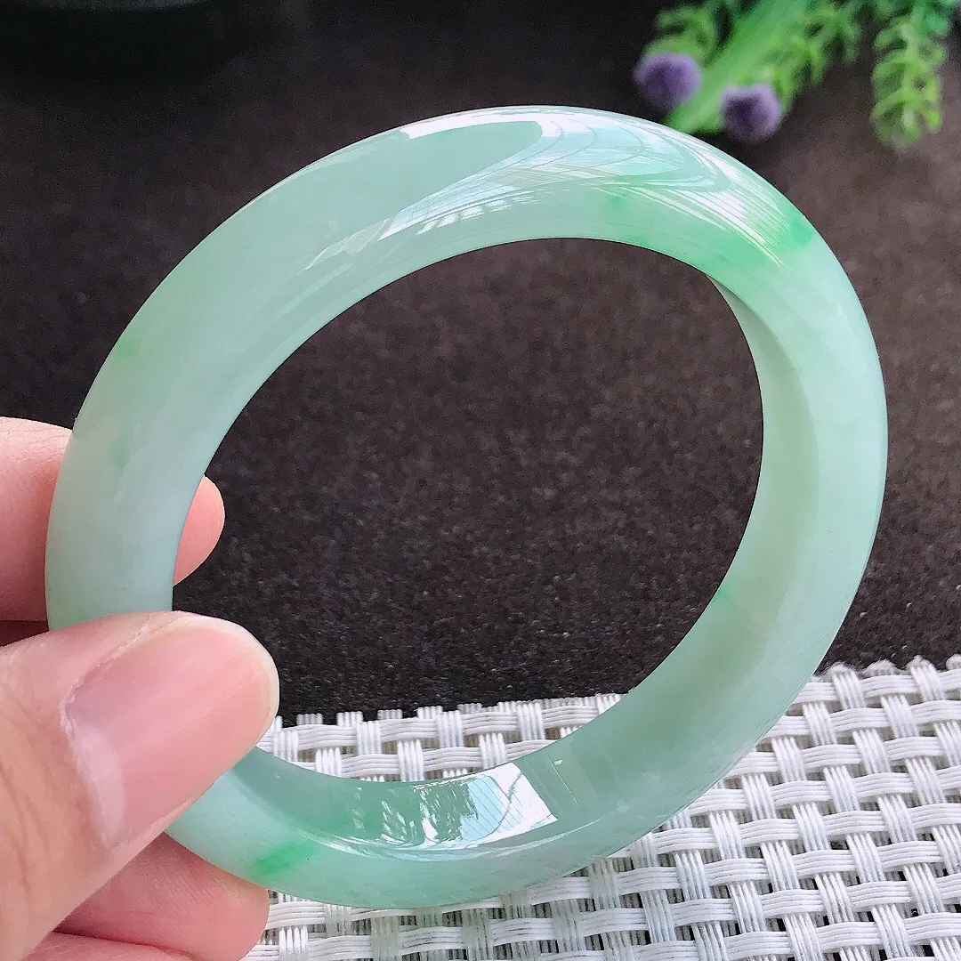 天然a货翡翠56/11.8/8.7老坑精美冰润冰晴绿手镯宽边玉手镯