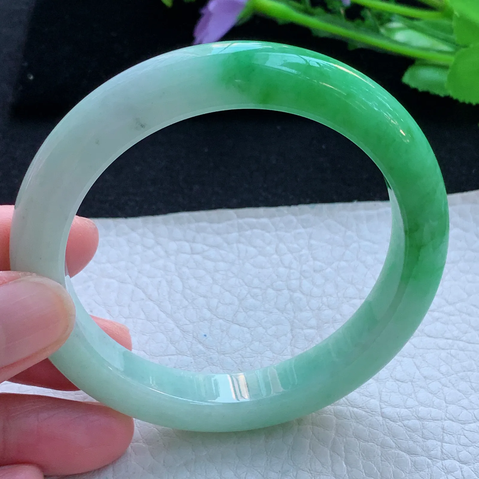 jx自然光58.5*10.6*9平安镯 缅甸翡翠a货玉手镯飘辣绿厚装宽边玉手环