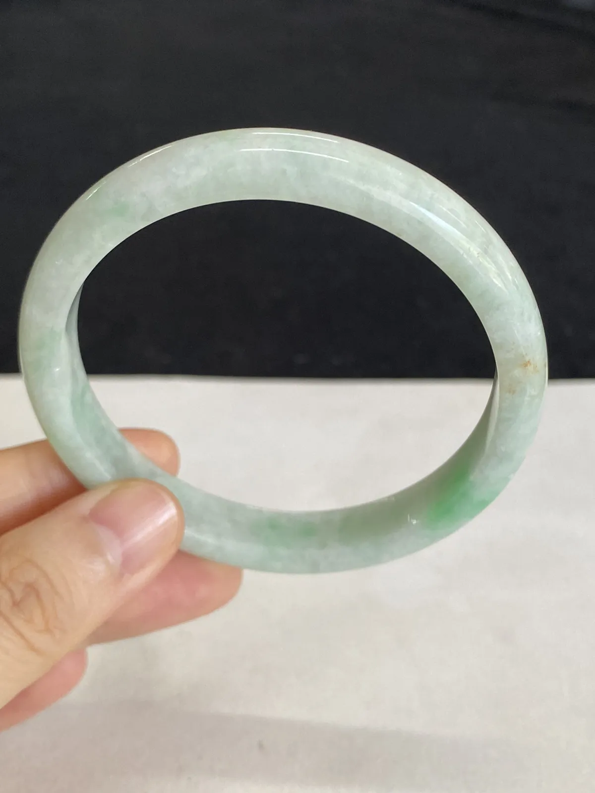 正圈56.5圈口，翡翠豆种飘绿手镯