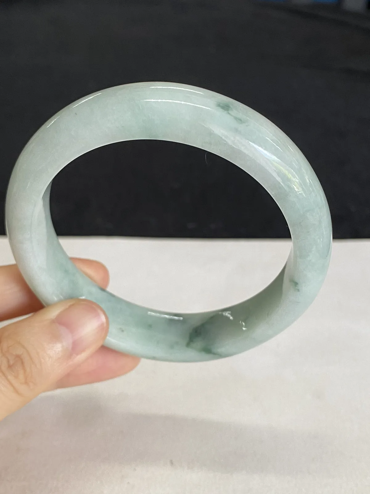 正圈58.2圈口，翡翠糯化种淡绿色手镯