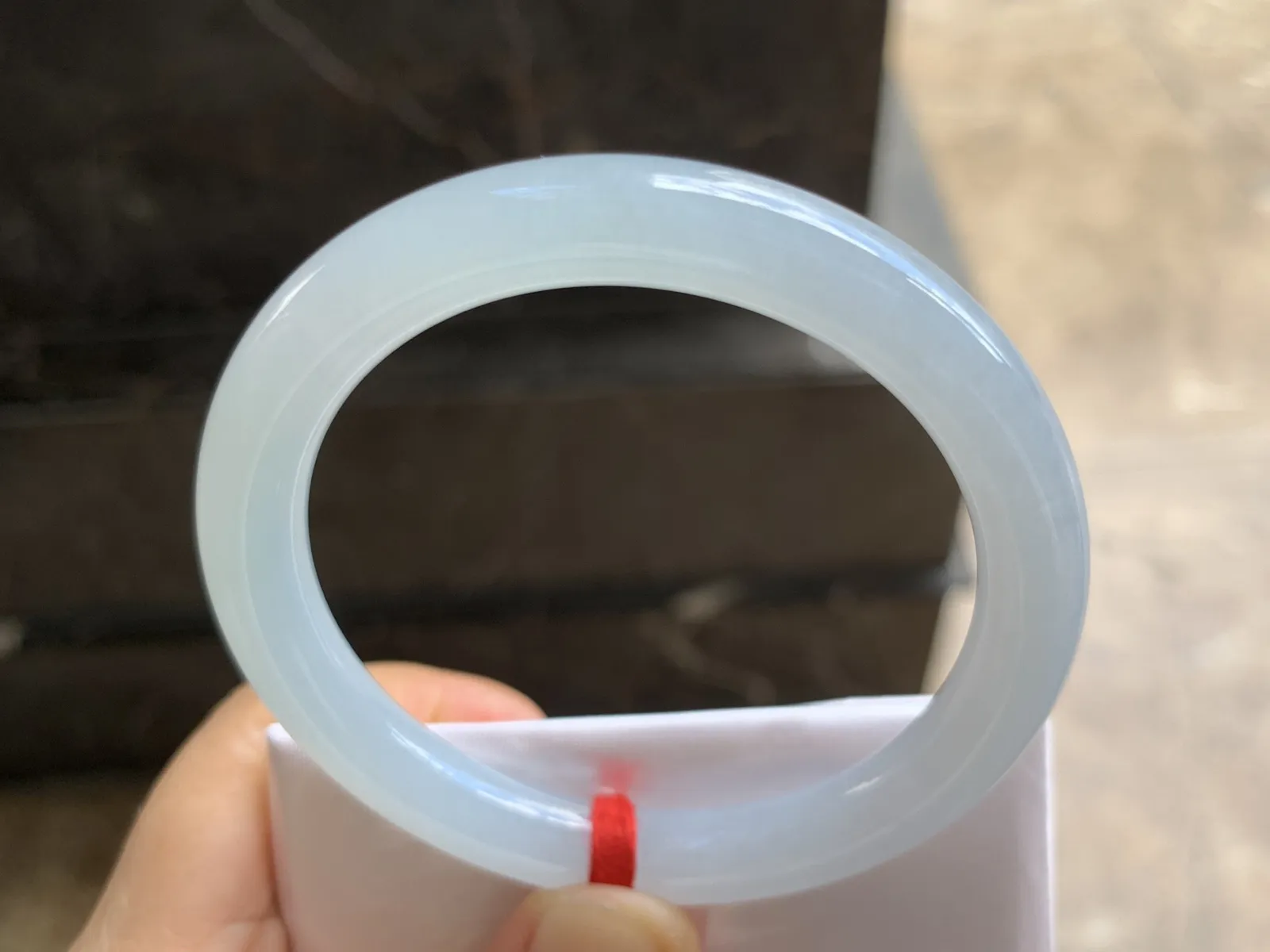 53.5-8.4mm
糯冰圆条手镯 底子细腻 水润 干净