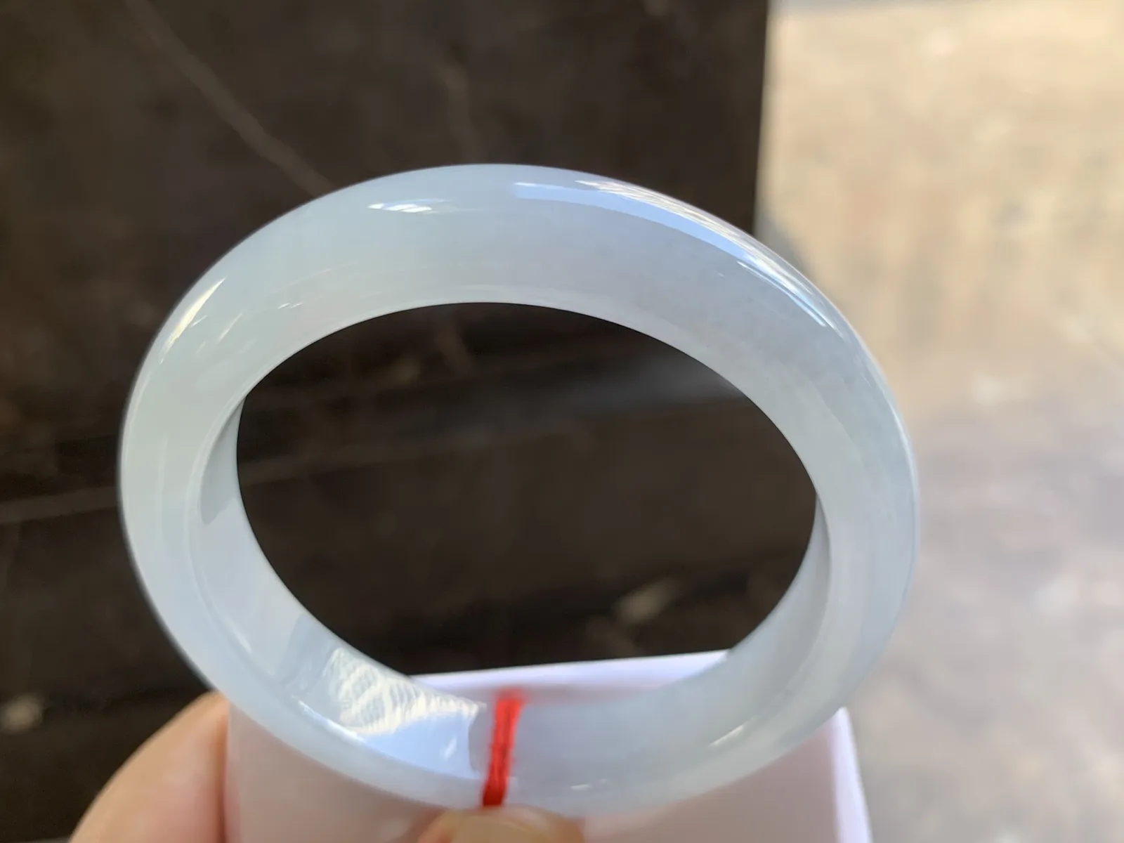 58.5-12.8-9mm
糯冰手镯 底子细腻 干净 水润