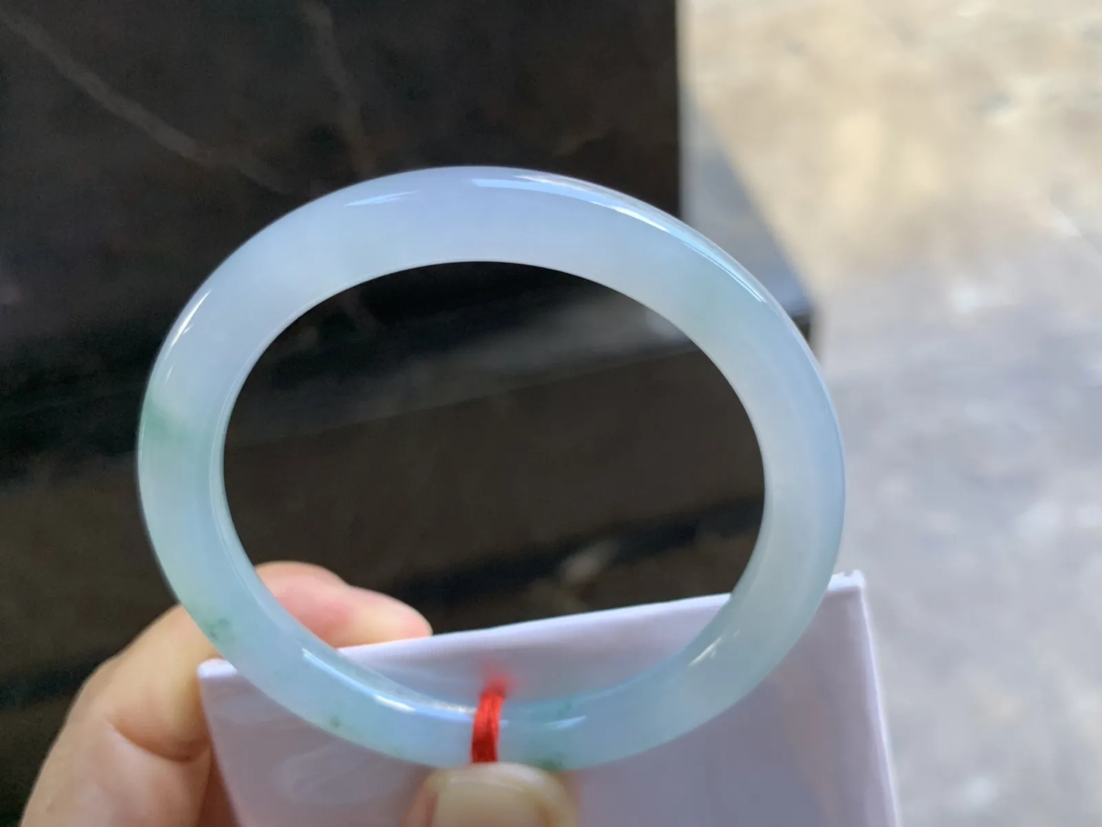 52-7.6mm
冰种飘花圆条手镯 冰透莹润 花色漂亮