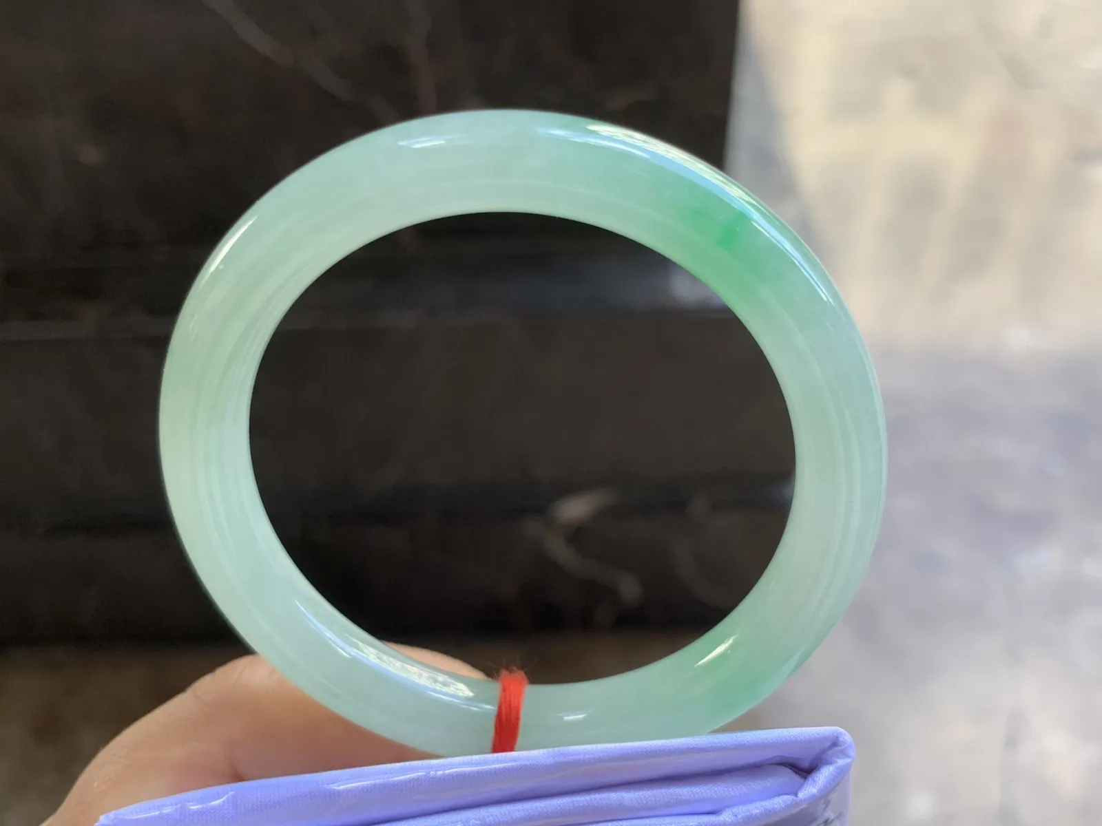 53-8.7mm
冰种带色圆条手镯 种好水润 颜色漂亮 水润清新