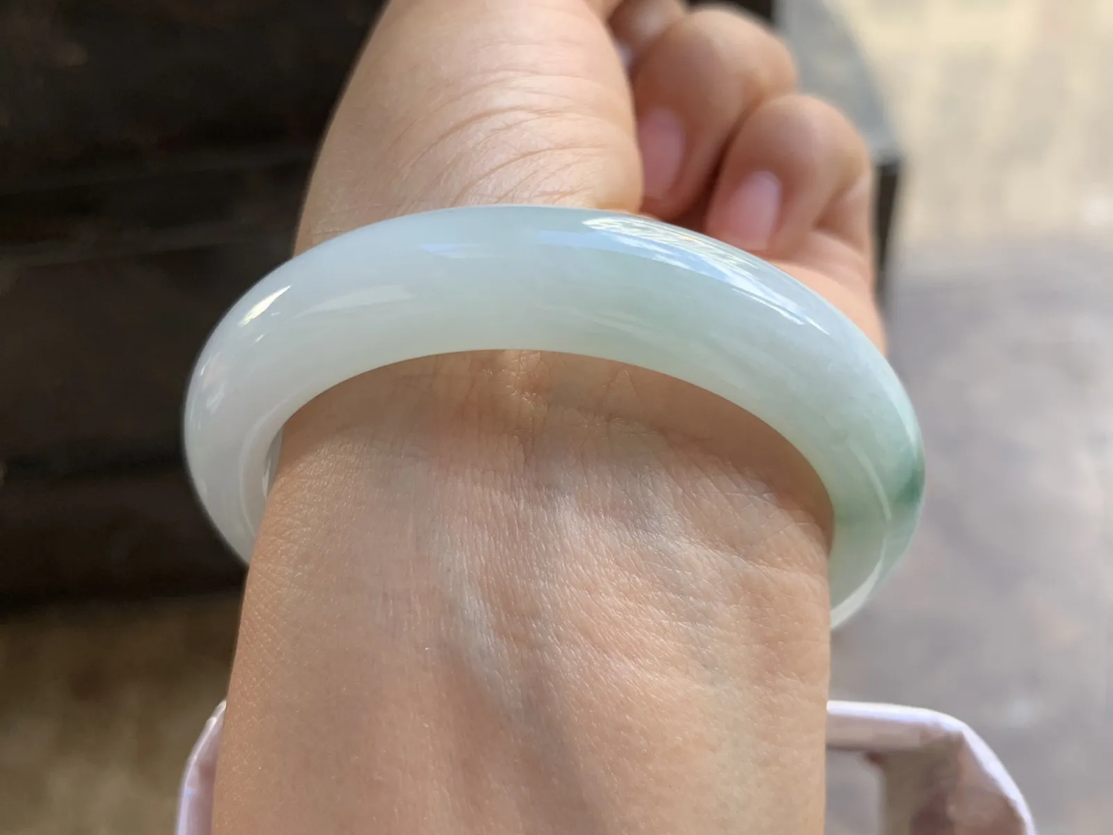 53-11.6-8.4mm
细糯冰飘花手镯 底子细腻 清爽 推荐