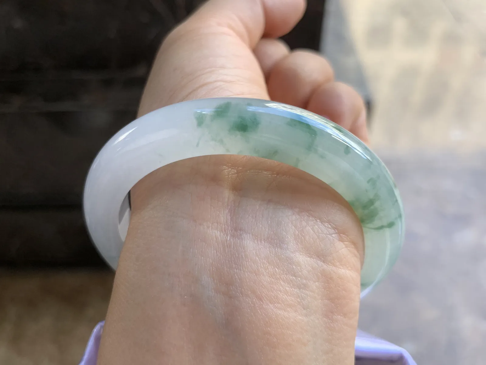 55.5-10.4-9mm
冰种飘花手镯 水润光泽 花色灵动清爽