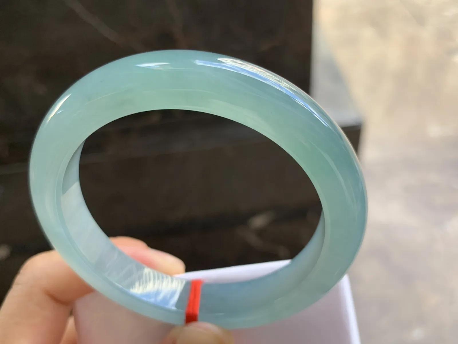 57.5-11.8-9mm
冰种晴水手镯 水润光泽 颜色清新