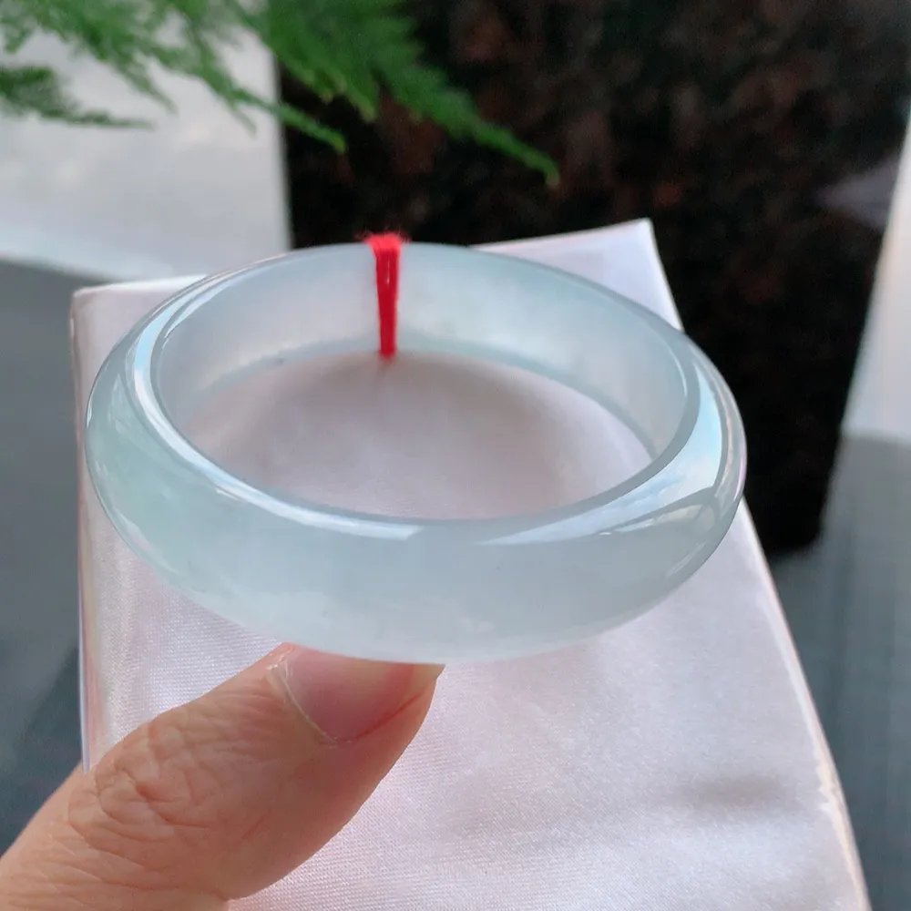 正圈高冰种 无瑕 尺寸:53.8/13.9/7.9 宽版 荧光闪闪