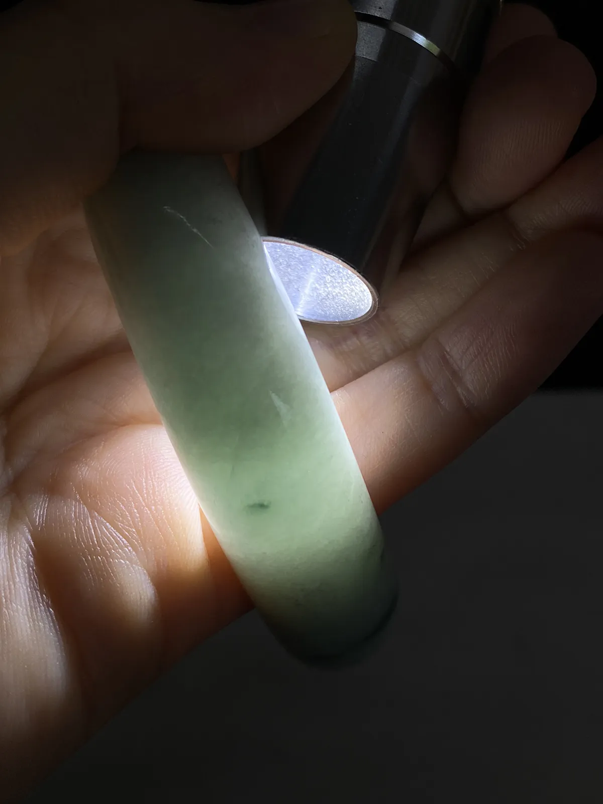 正圈58.2圈口，翡翠糯化种淡绿色手镯