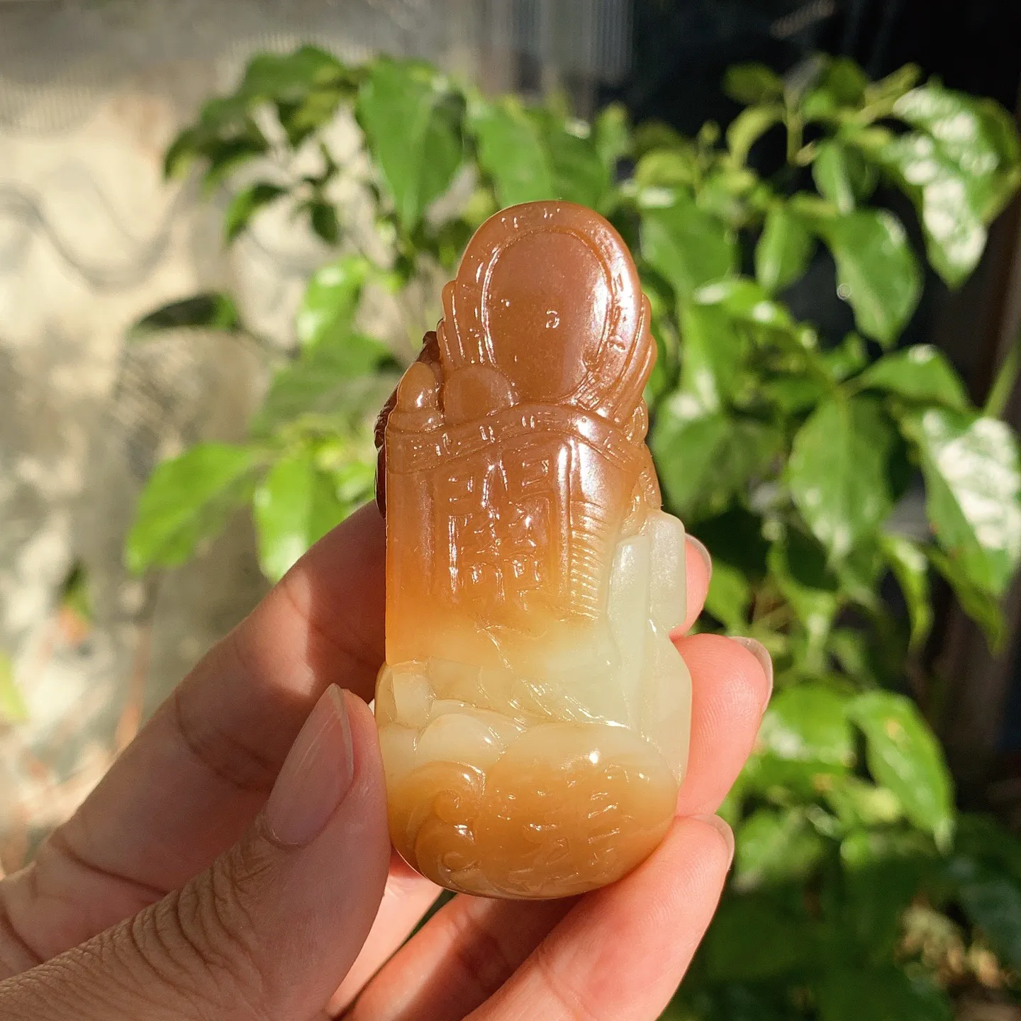 新疆且末糖武财神关公挂件。尺寸70/32/15重51克。玉质细腻油润。手推出油。品相大气。lt251120