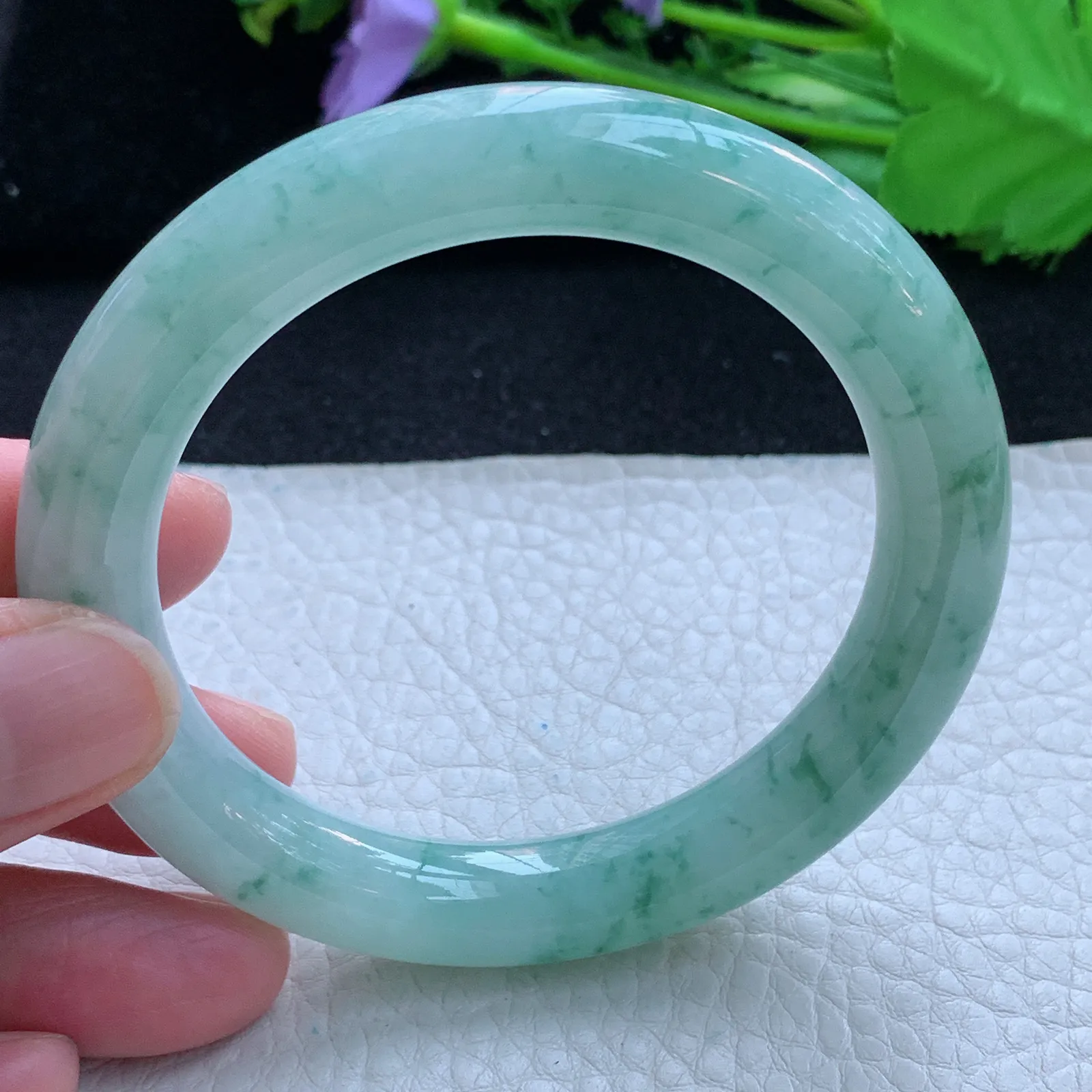 js自然光56*10.5美人镯 缅甸翡翠a货玉手镯冰飘花圆条玉手环