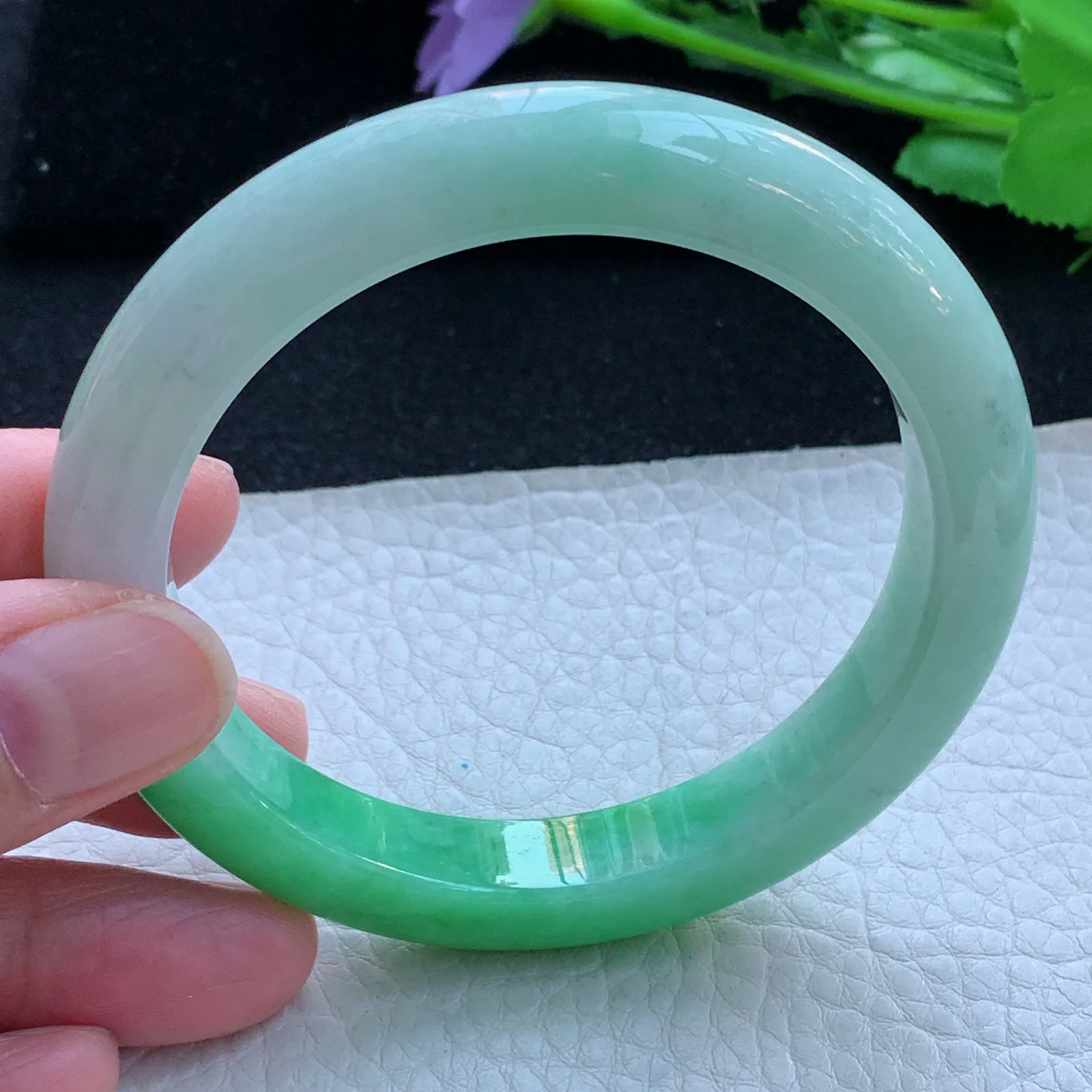 jx自然光58.5*10.6*9平安镯 缅甸翡翠a货玉手镯飘辣绿厚装宽边玉手环