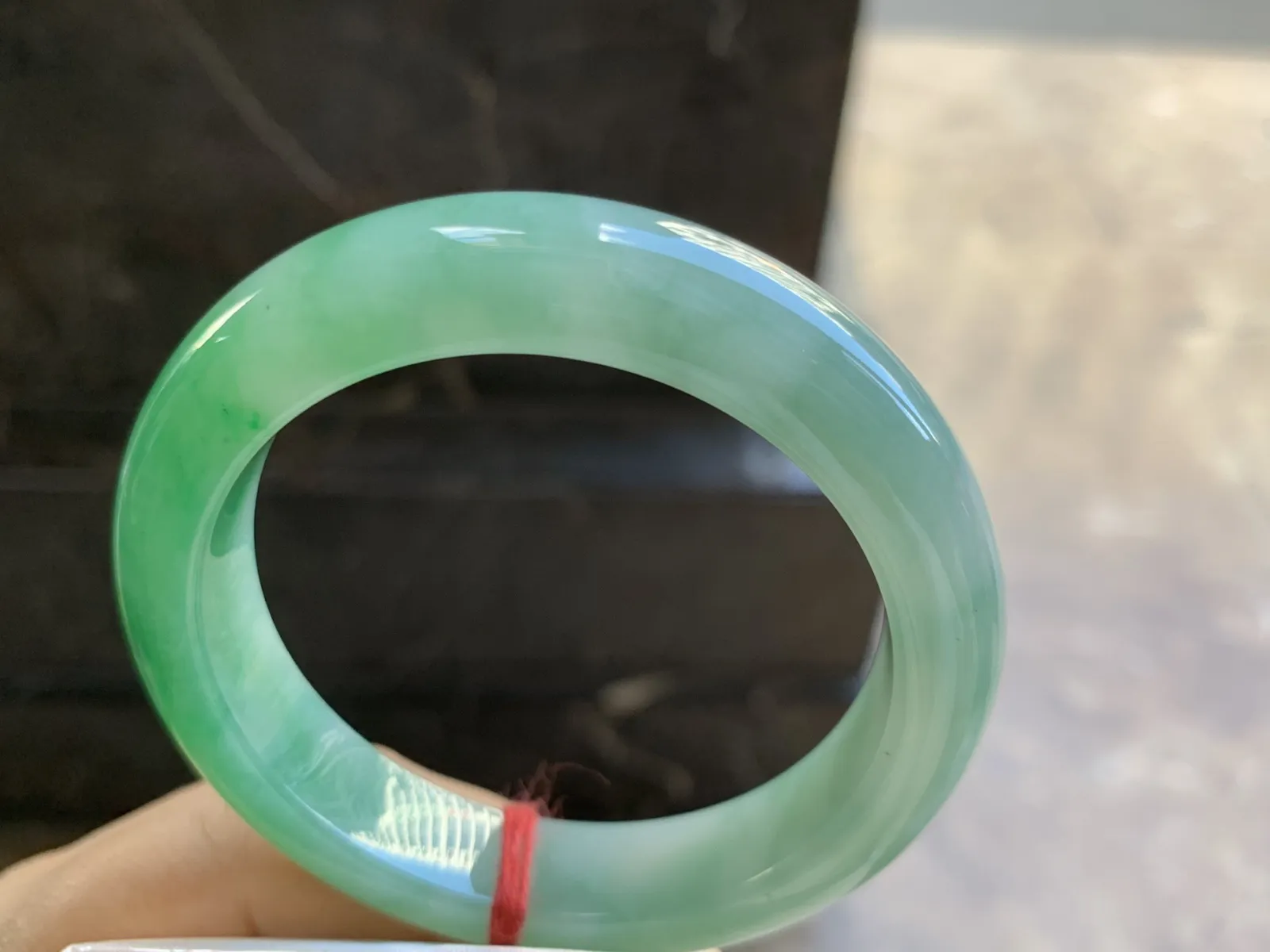 54-12.5-9.3mm
带色手镯 底子细腻 颜色漂亮 上手大气