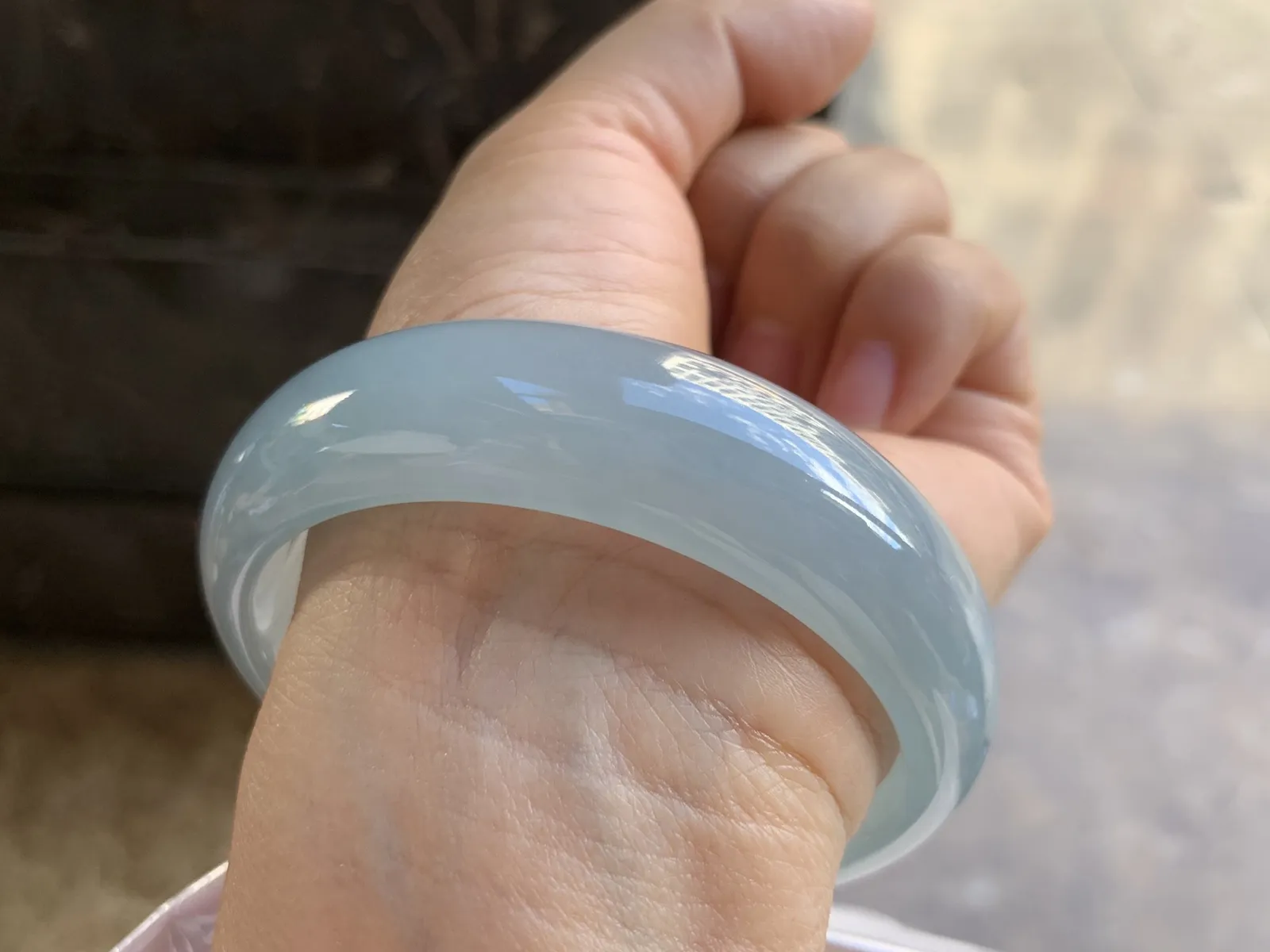 59-17.3-7.7mm
糯冰带底色宽版手镯 种好水润 宽版大气