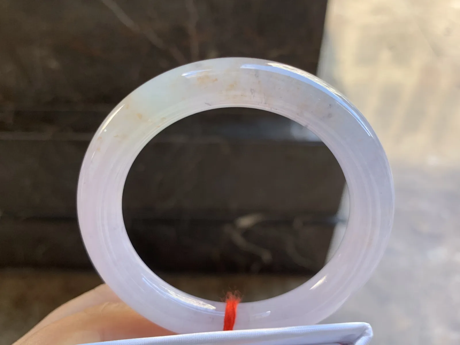 53-10mm
春色撒金圆条手镯 底子细腻 颜色漂亮 特色推荐