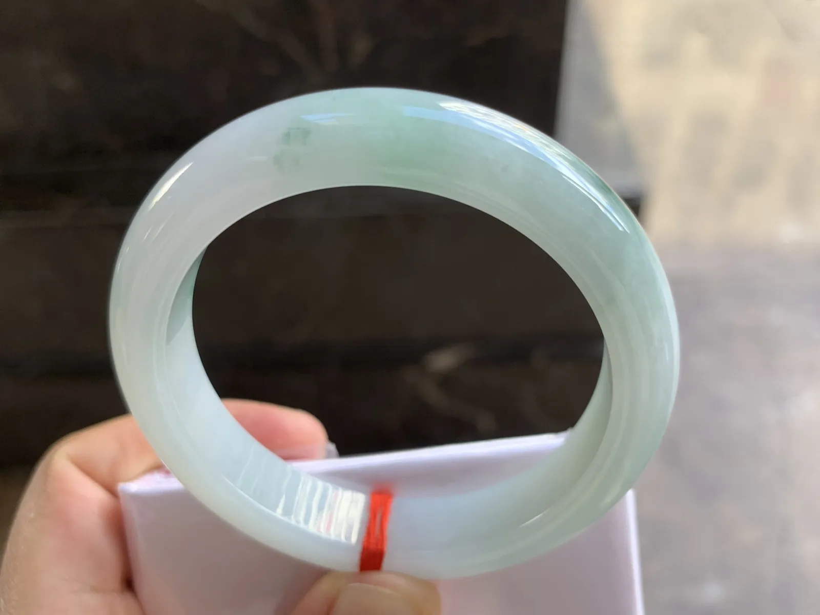 53-11.6-8.4mm
细糯冰飘花手镯 底子细腻 清爽 推荐