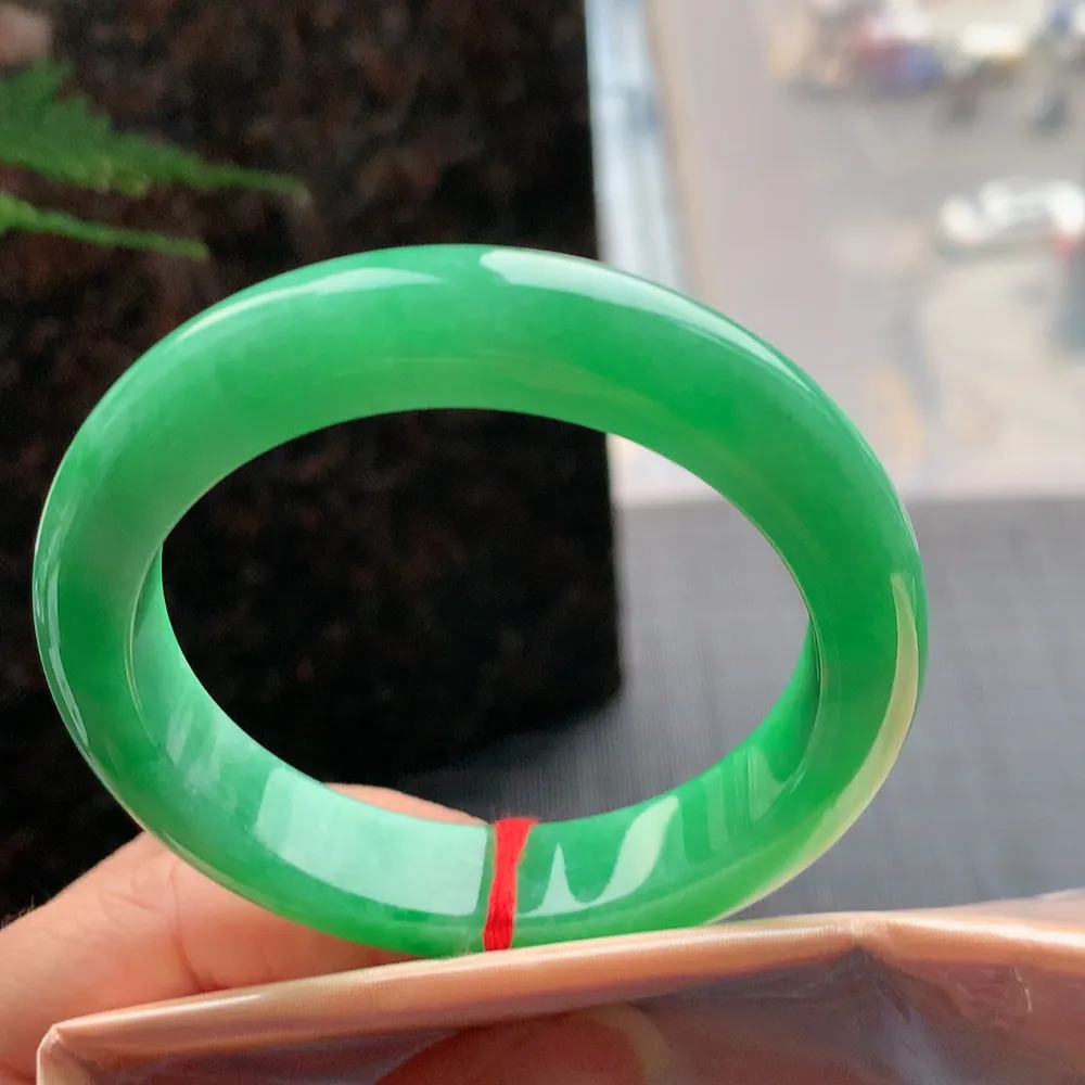 正圈满色阳绿 无瑕 尺寸:55.1/12.6/9.1满绿