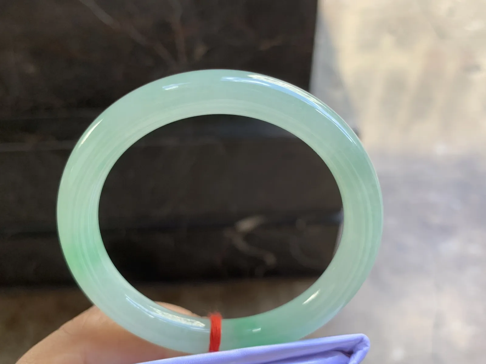 53-8.7mm
冰种带色圆条手镯 种好水润 颜色漂亮 水润清新